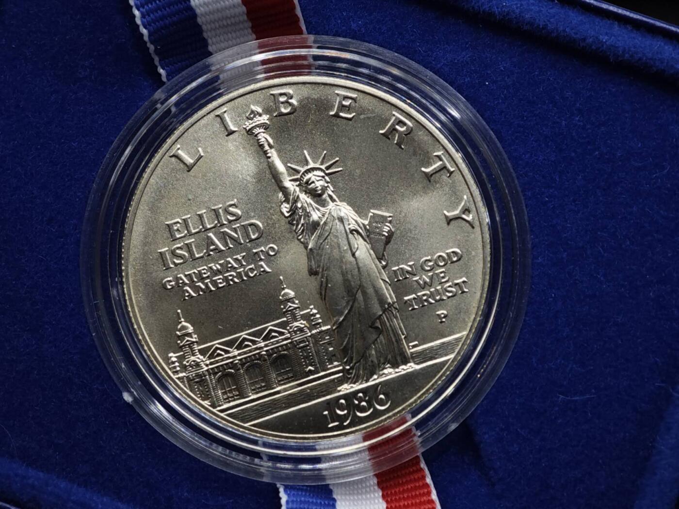 【淘币小摊】实时拍第八百零八拍   银币套币场   满百包邮可预留二周 每周一统一发货   美国1986年自由女神一元普制银币原盒原证重26.73克900银 银价275