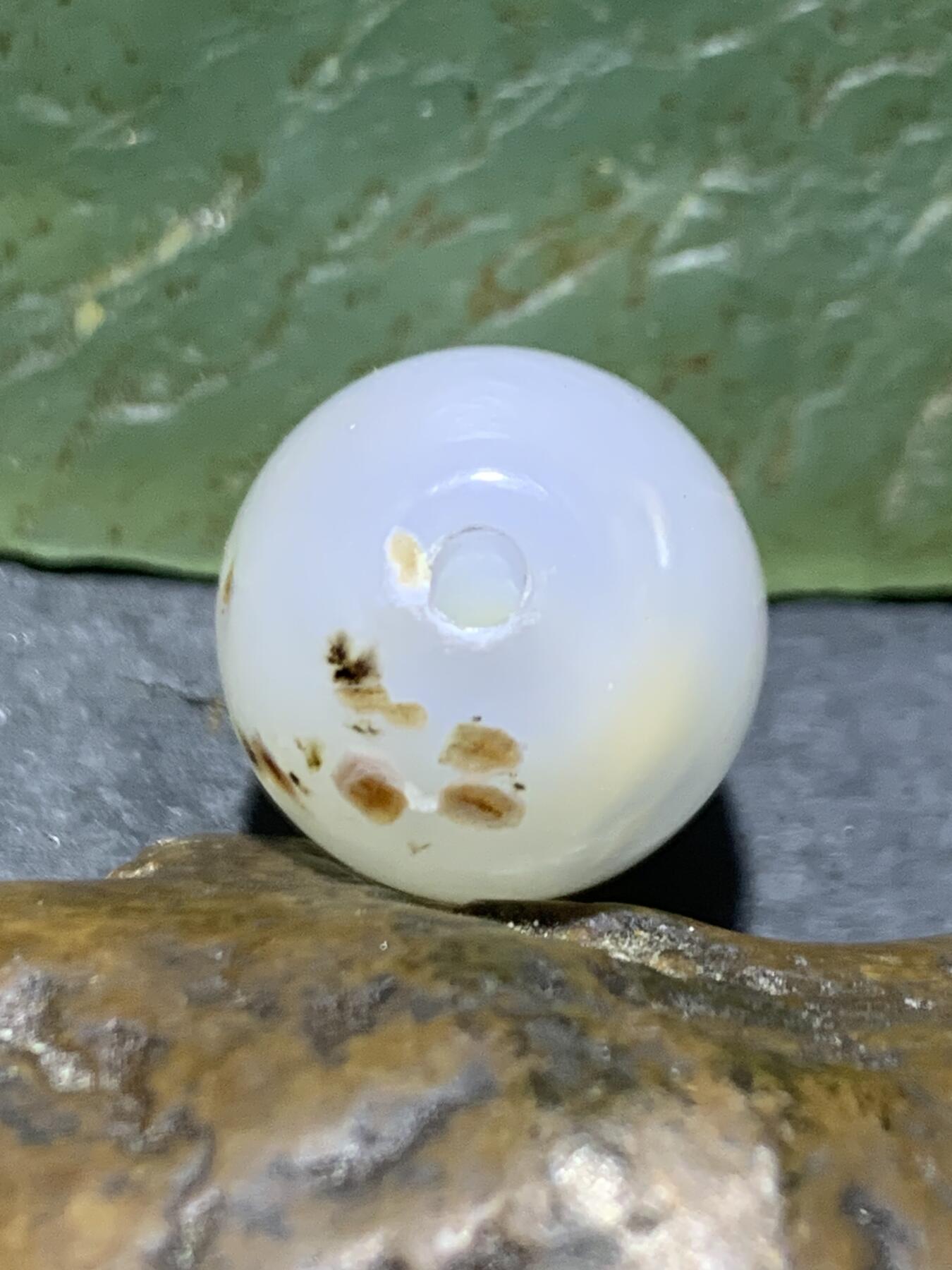 原皮海洋玉髓通货桶珠一颗，