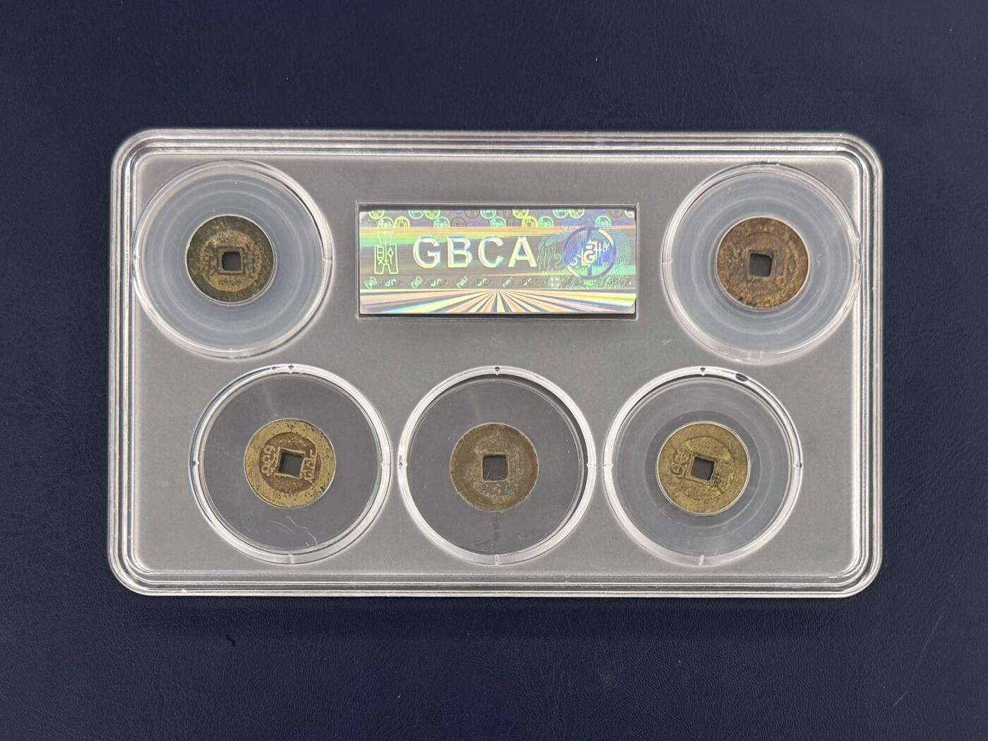 【乾奕收藏】无顺治雍正！出清代小五帝钱公博评级套盒，乾隆通宝、道光通宝、嘉庆通宝、光绪通宝、咸丰通宝各一枚，公博评级82分，可供直播带货，品相以图为准，分数为准，收藏难得，包邮发货，售出非假不退，不议价。