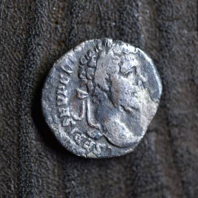 【良泉】第42期【自动场】12月4日晚19.30点开拍！99枚域外古代钱币专场  - 【藏家出品C】1.91克  古罗马帝国，公元197年拉奥狄凯亚厂打制，赛维鲁，狄纳里银币