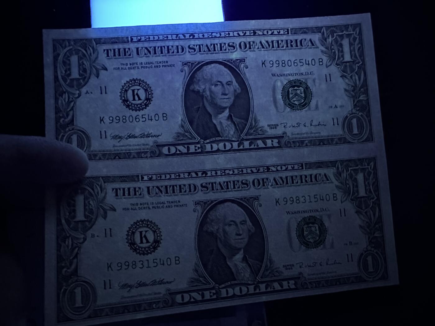 《外钞收藏家》第五百八十八期（优质场）（本平台长期征集拍品、欢迎藏友们联系合作） 一签5欧元 2连体和1995年1美元2连体 全新不绝 有潮