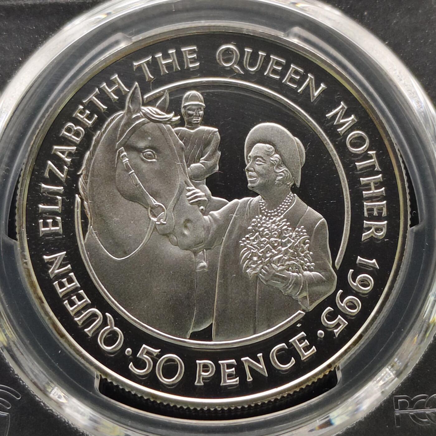 【全场包邮】纯粹捡漏拍481场（免费代拍第18场） 圣赫勒拿1995年50便士女王母亲伊丽莎白皇太后纪念系列献花精制克朗型纪念银币-PCGS PR68 DCAM