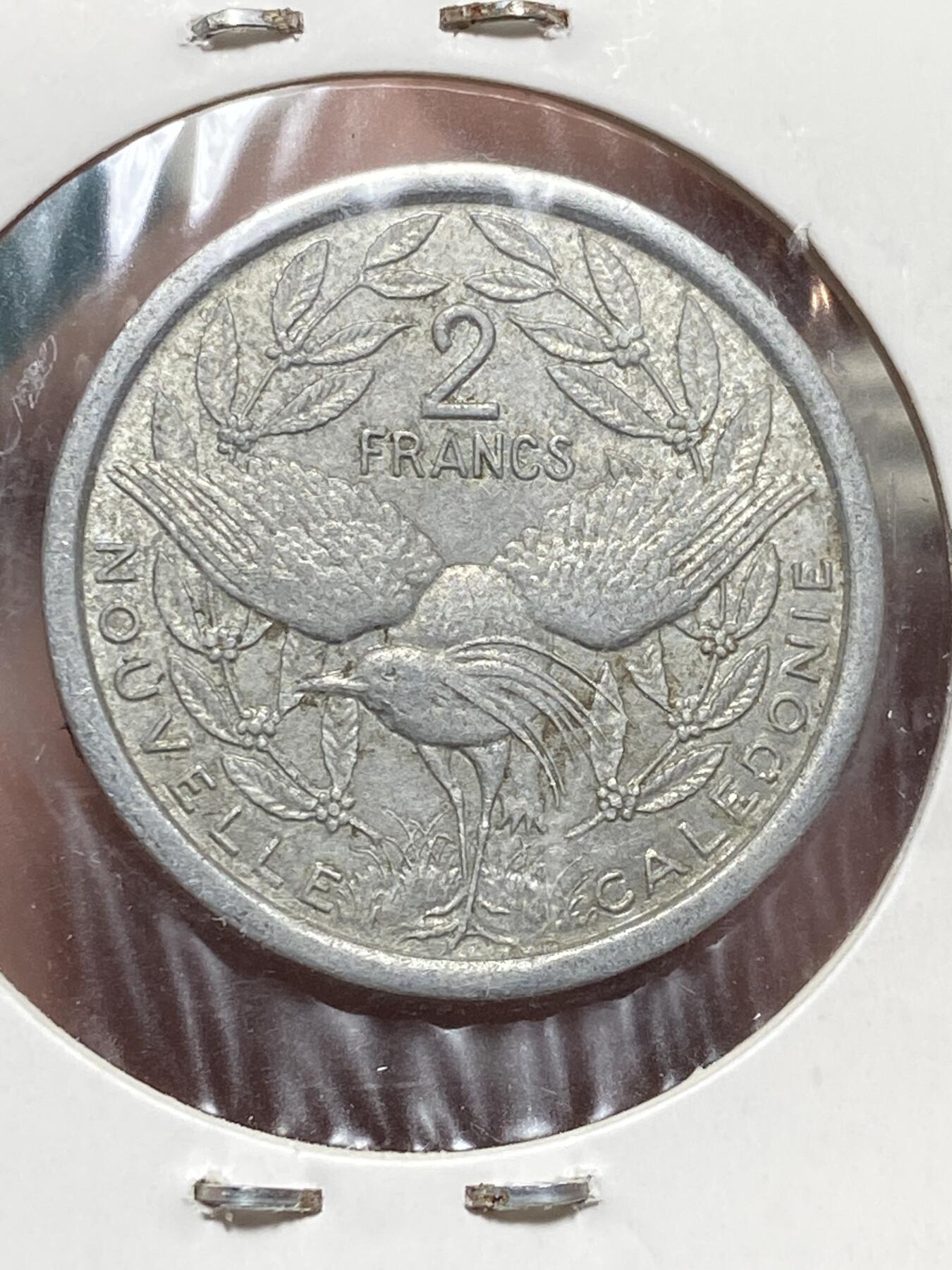 2025年第一百三十二场(总第一百五十八场）外国好品纸夹散币场(免佣金) 稀有品种–法属新喀里多尼亚🇳🇨1971单年份2法郎(第二套流通硬币，Owl–猫头鹰标)