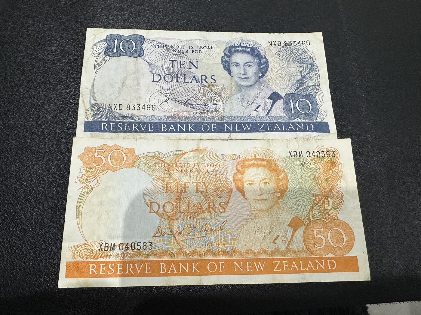 《外钞收藏家》第五百八十八期（优质场）（本平台长期征集拍品、欢迎藏友们联系合作） 新西兰10和50元 2张一起 非全新 品相如图