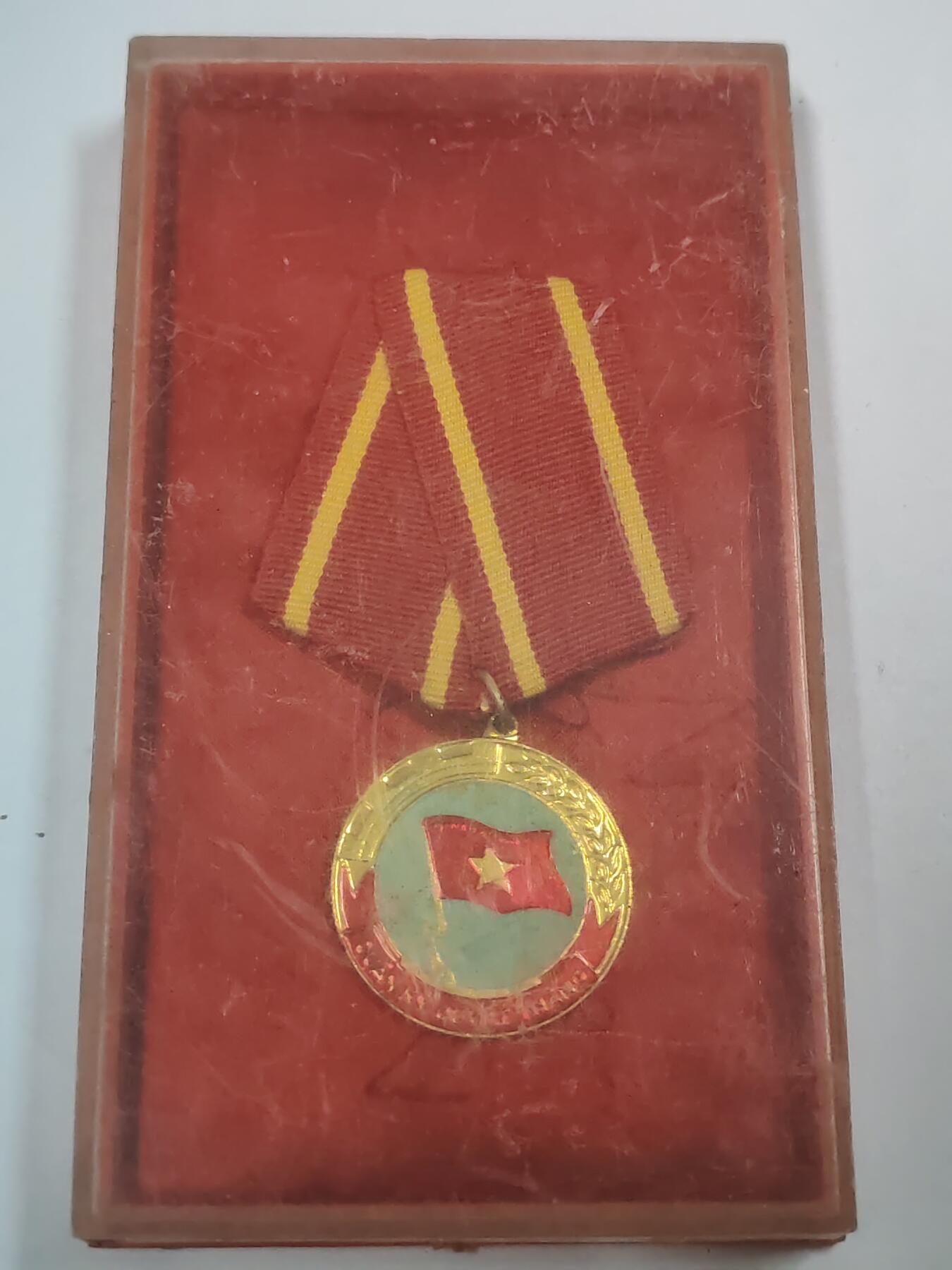 韵星假日拍卖第三十一期 -- Rimey Holidays Auction 31 越南社会主义共和国决胜军旗奖章 带原盒略