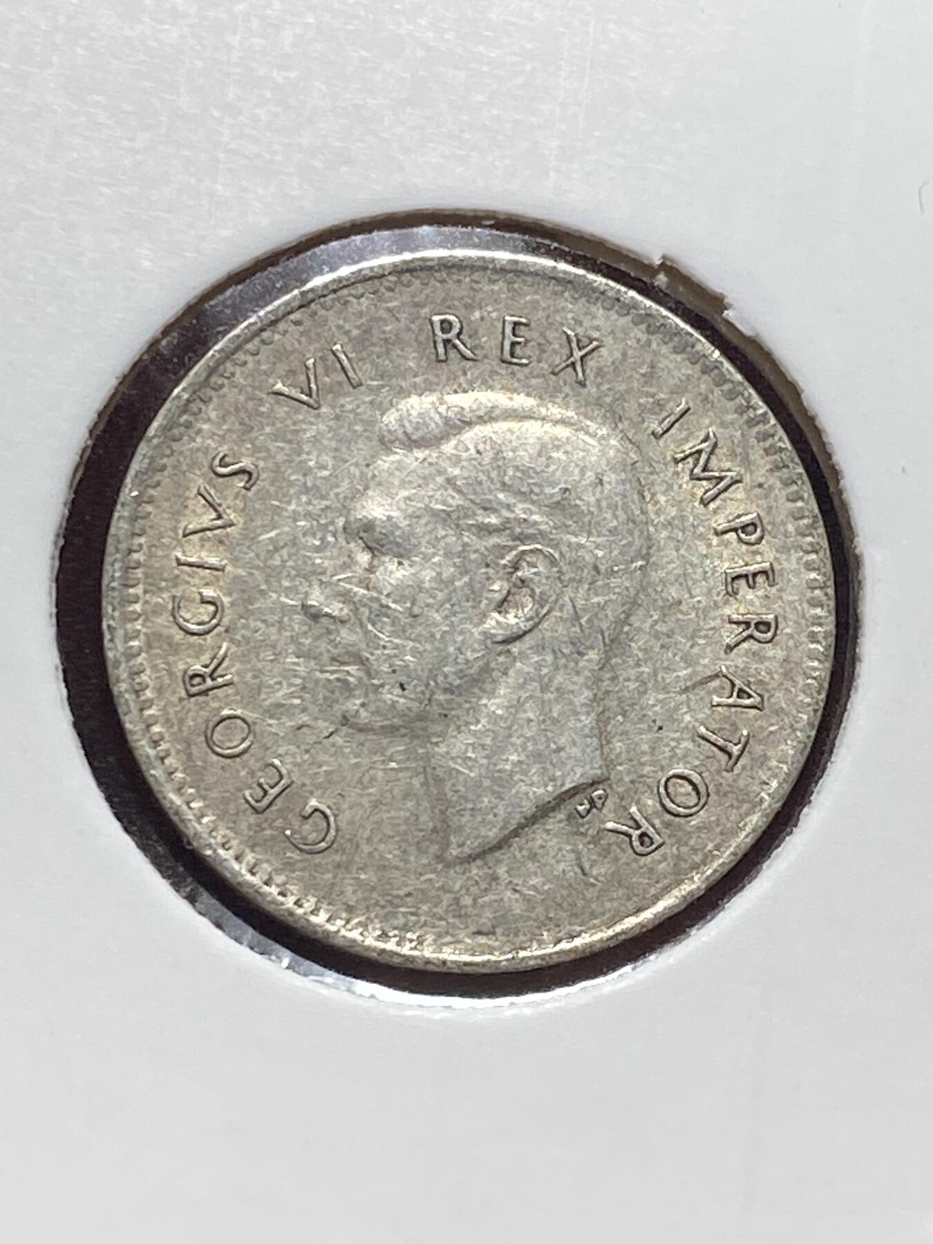 2025年第一百三十二场(总第一百五十八场）外国好品纸夹散币场(免佣金) 英属南非1941年3便士(乔治六世第一版，800高银)