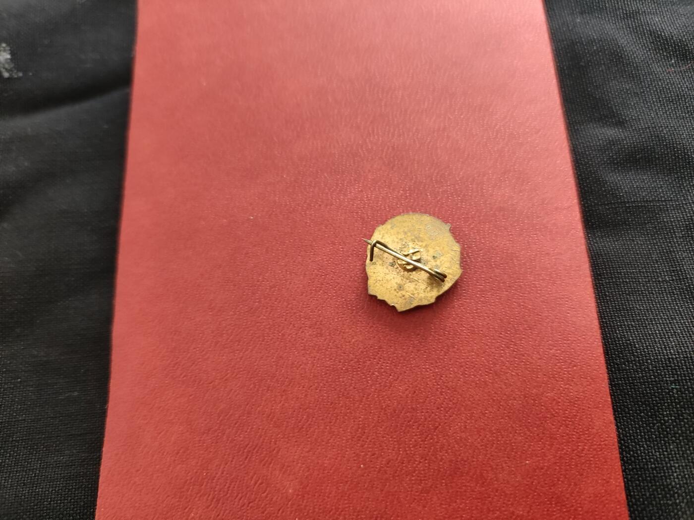 时顺第二十六拍 苏联苏共党龄50年纪念章，带证，43年火线入党，铜制章体，和银制的一样少见