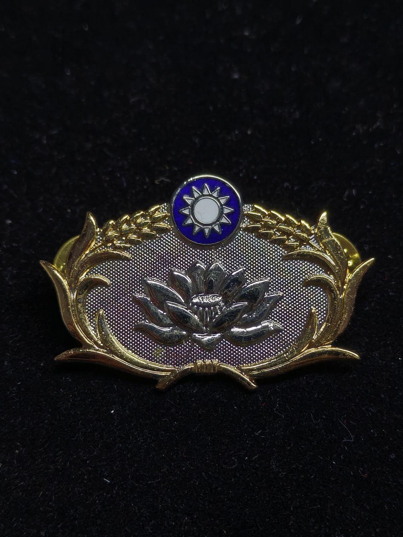 铭记历史 勿忘国耻 抗战胜利80周年精品专场 第二场 宪兵胸标 金银双色 军官佩戴