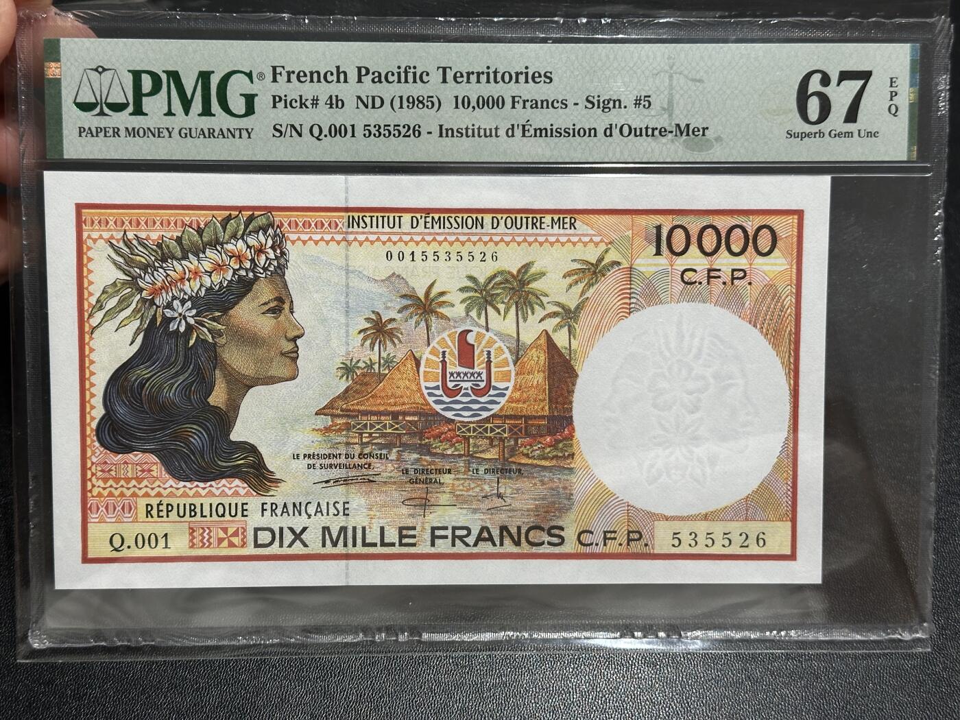 《外钞收藏家》第五百八十八期（优质场）（本平台长期征集拍品、欢迎藏友们联系合作） 1985年法属太平洋1万法郎 PMG67 无47靓号 更高分数仅2张