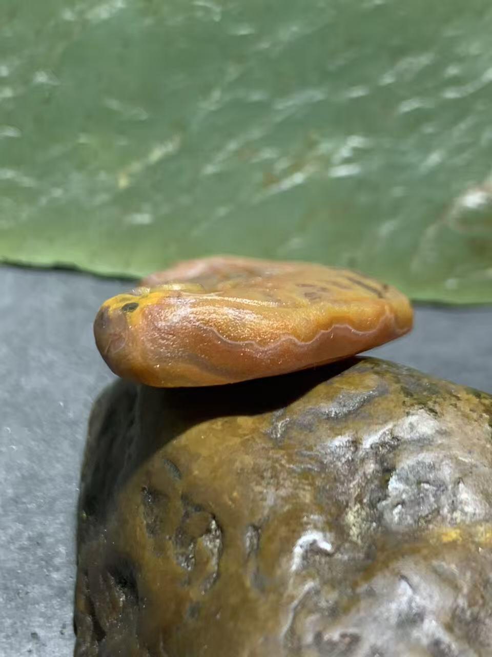 精美亚光高玉化战国红玛瑙雕刻平安如意锁吊坠一个，