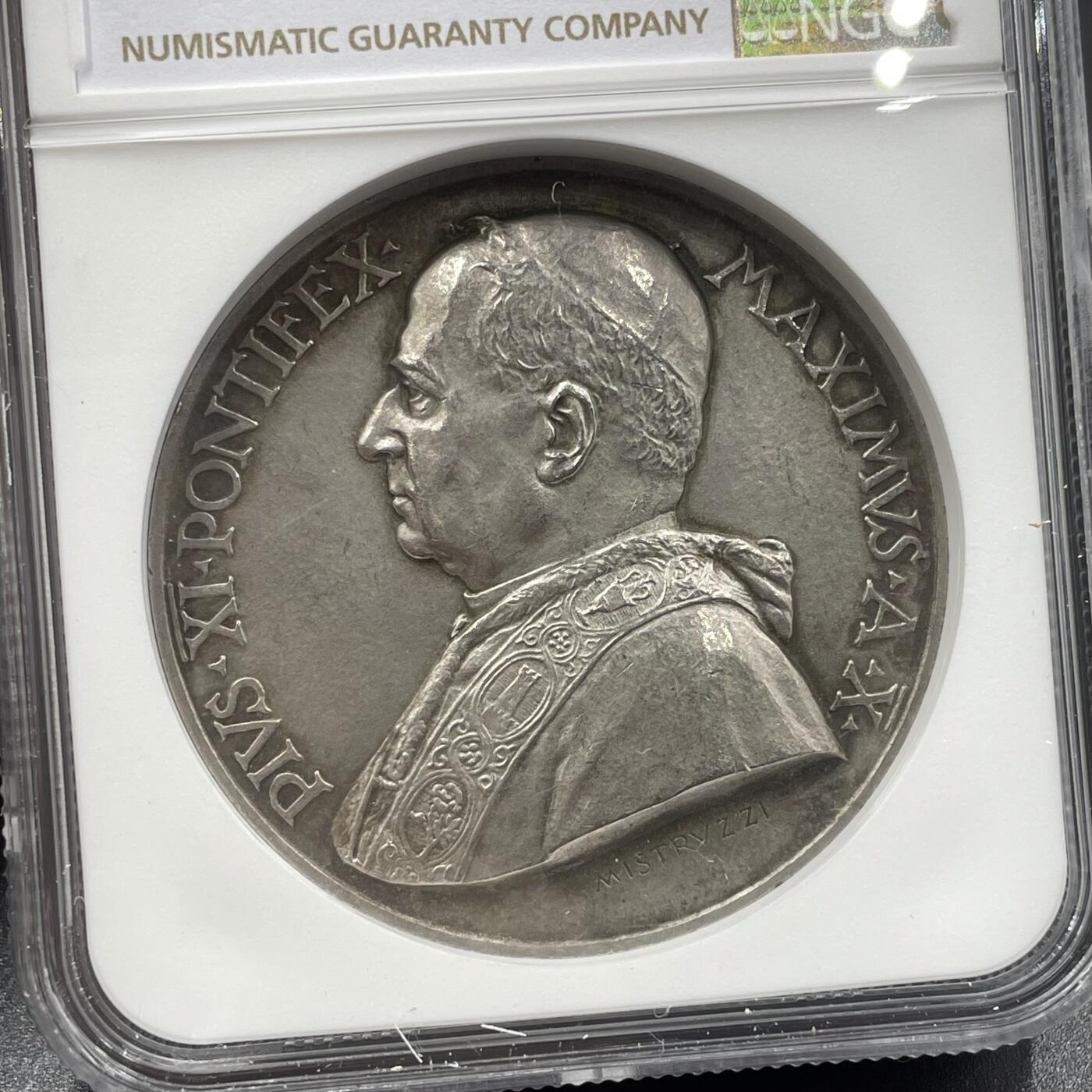 「木头集藏」章牌精品专场！ 1931年梵蒂冈教皇庇护十一世纪念银章，MS 63，纪念庇护十一世（Pius XI）的首次无线电弥撒——1931年2月12日梵蒂冈电台开播，庇护十一世通过广播向全球传递了“Omni Creaturae”（致万物）的牧灵讯息，这是天主教首次用无线电传播教廷声音，很有纪念意义！。