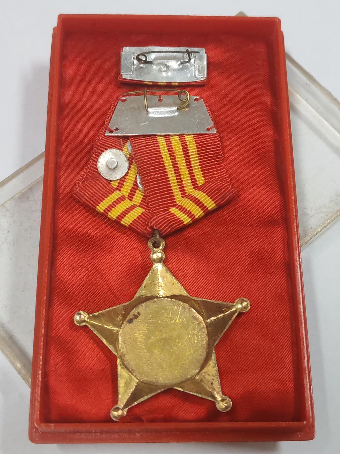 韵星假日拍卖第三十一期 -- Rimey Holidays Auction 31 柬埔寨人民共和国一级国防勋章 带原盒略 高等级 铜镀金 少见