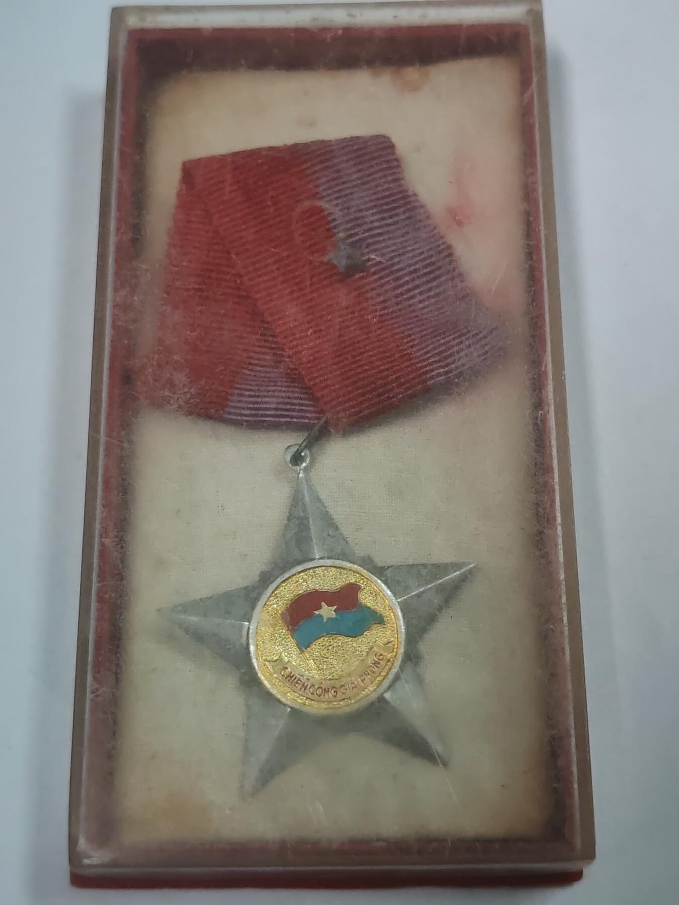 韵星假日拍卖第三十一期 -- Rimey Holidays Auction 31 越南社会主义共和国三级解放战功勋章 软挂版 带原盒