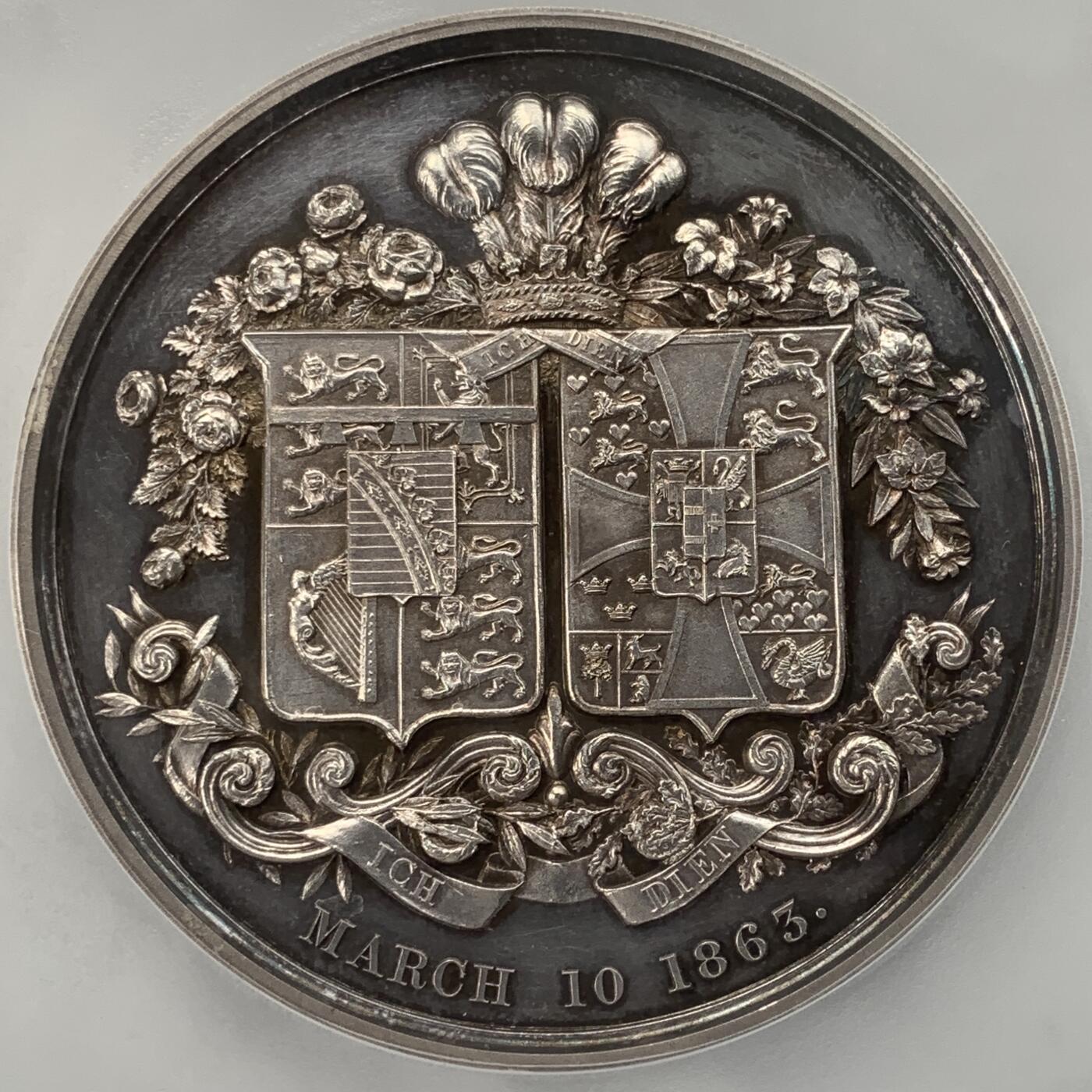 掌中浮雕-藏着的欧洲第043场 PCGS SP62 : 1863年英国威尔士亲王爱德华与丹麦亚历山德拉公主大婚纪念银章，63mm