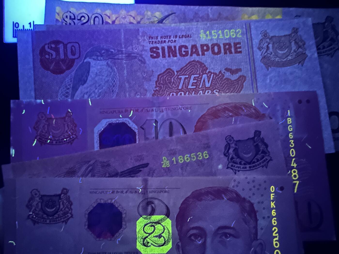 《外钞收藏家》第五百八十八期（优质场）（本平台长期征集拍品、欢迎藏友们联系合作） 新加坡人像、鸟版、花版 7张一起 有新有旧 品相如图