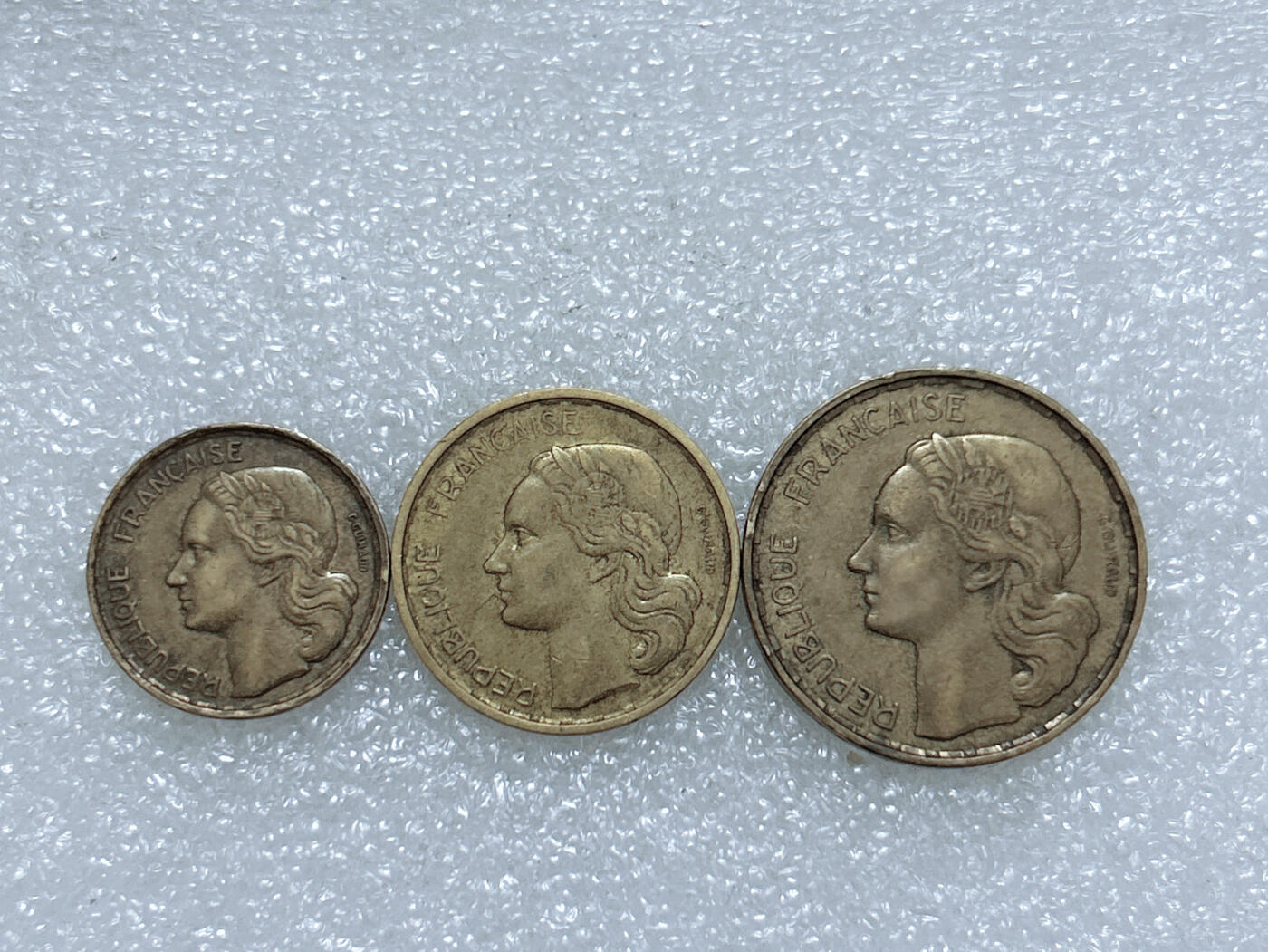 第一海外回流一元起拍收藏 散集专场  第272期 法国50年代高卢鸡铜币3枚 （50+20+10）法郎