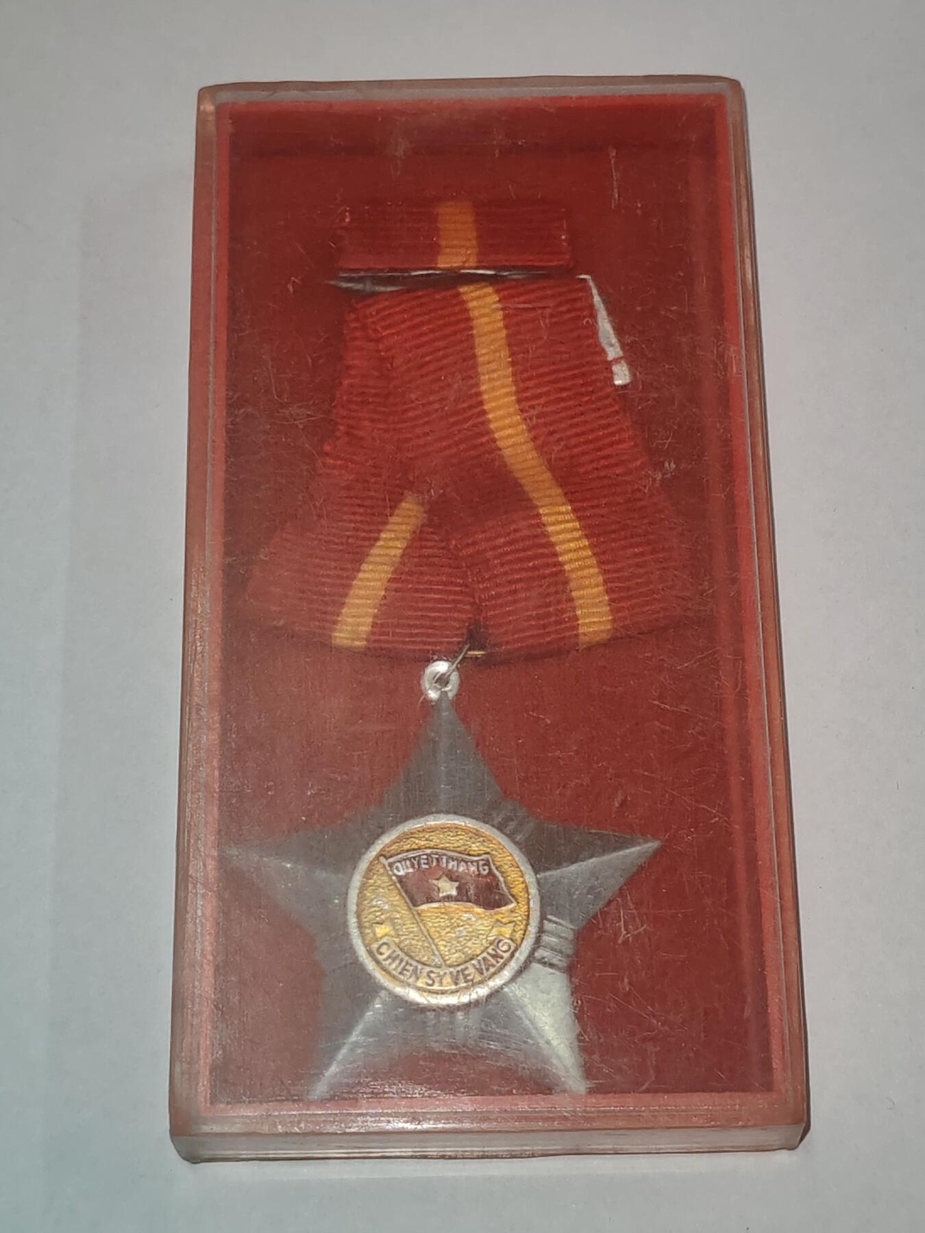 韵星假日拍卖第三十一期 -- Rimey Holidays Auction 31 越南社会主义共和国三级光荣战士勋章 软挂版 带原盒略