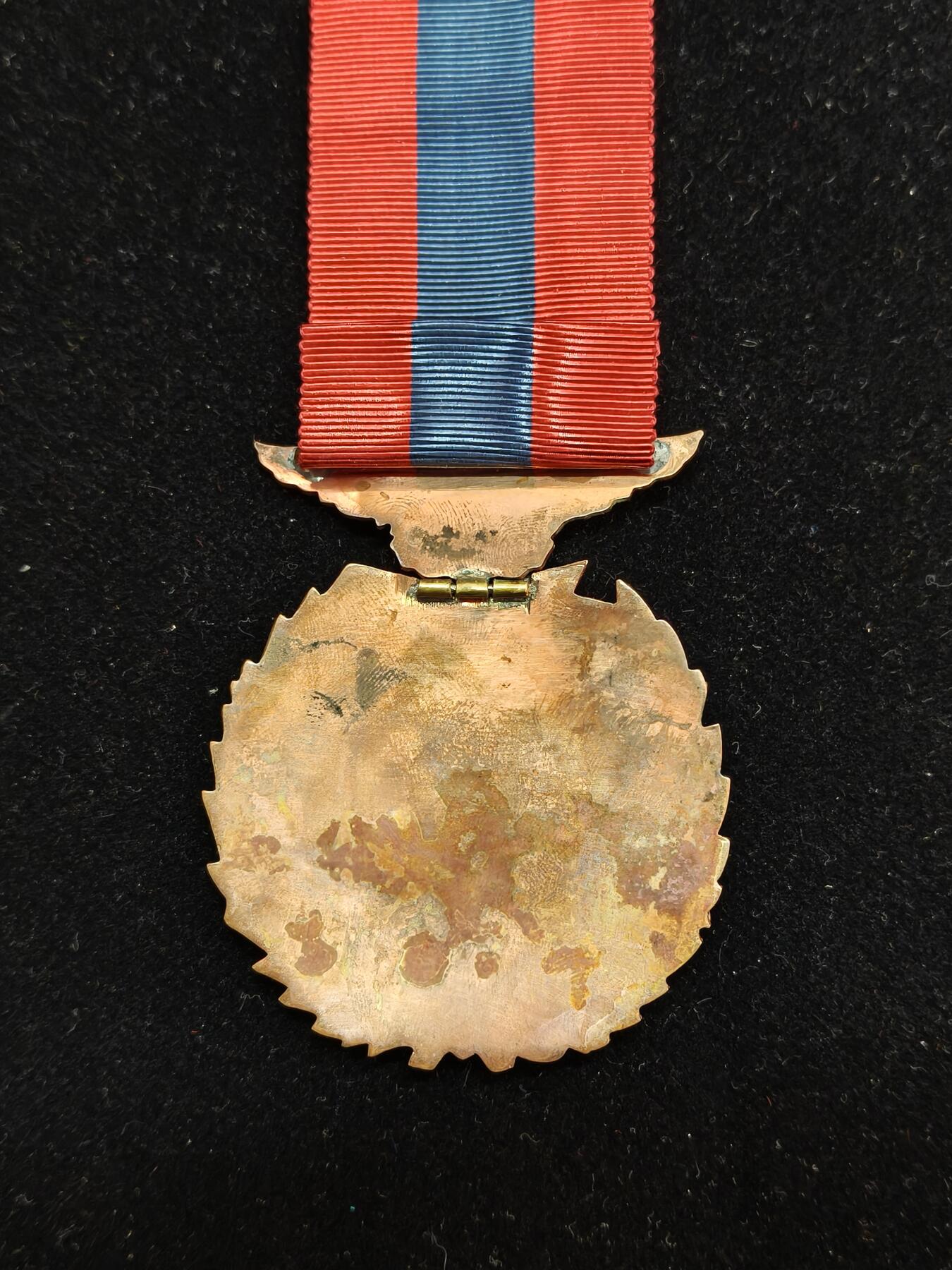 铭记历史 勿忘国耻 抗战胜利80周年精品专场 第二场 一等金级多米尼加航空功绩勋章 该章铜质镀金珐琅 尺寸巨大   克重追平星芒类勋章一等只授予将军级