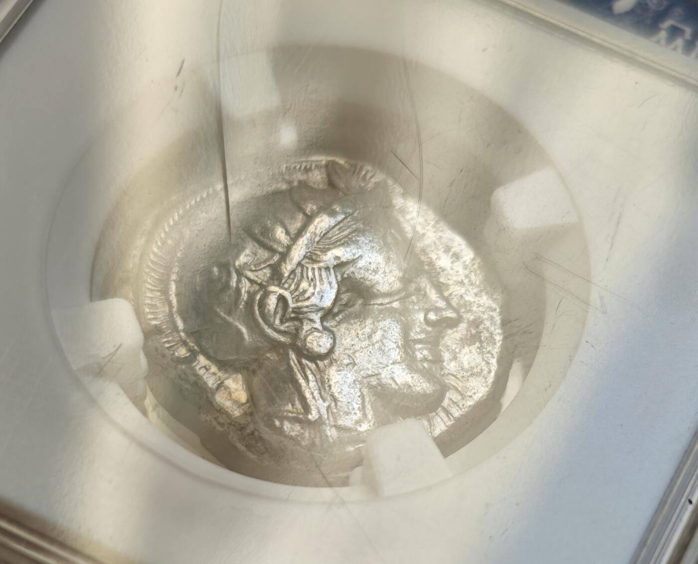 瓶子🏺第218期拍卖会  （全冠）公元前440-前404年  古希腊雅典城邦   雅典娜阿提卡盔银币 背面猫头鹰橄榄枝和新月  四德拉克马 17.15克