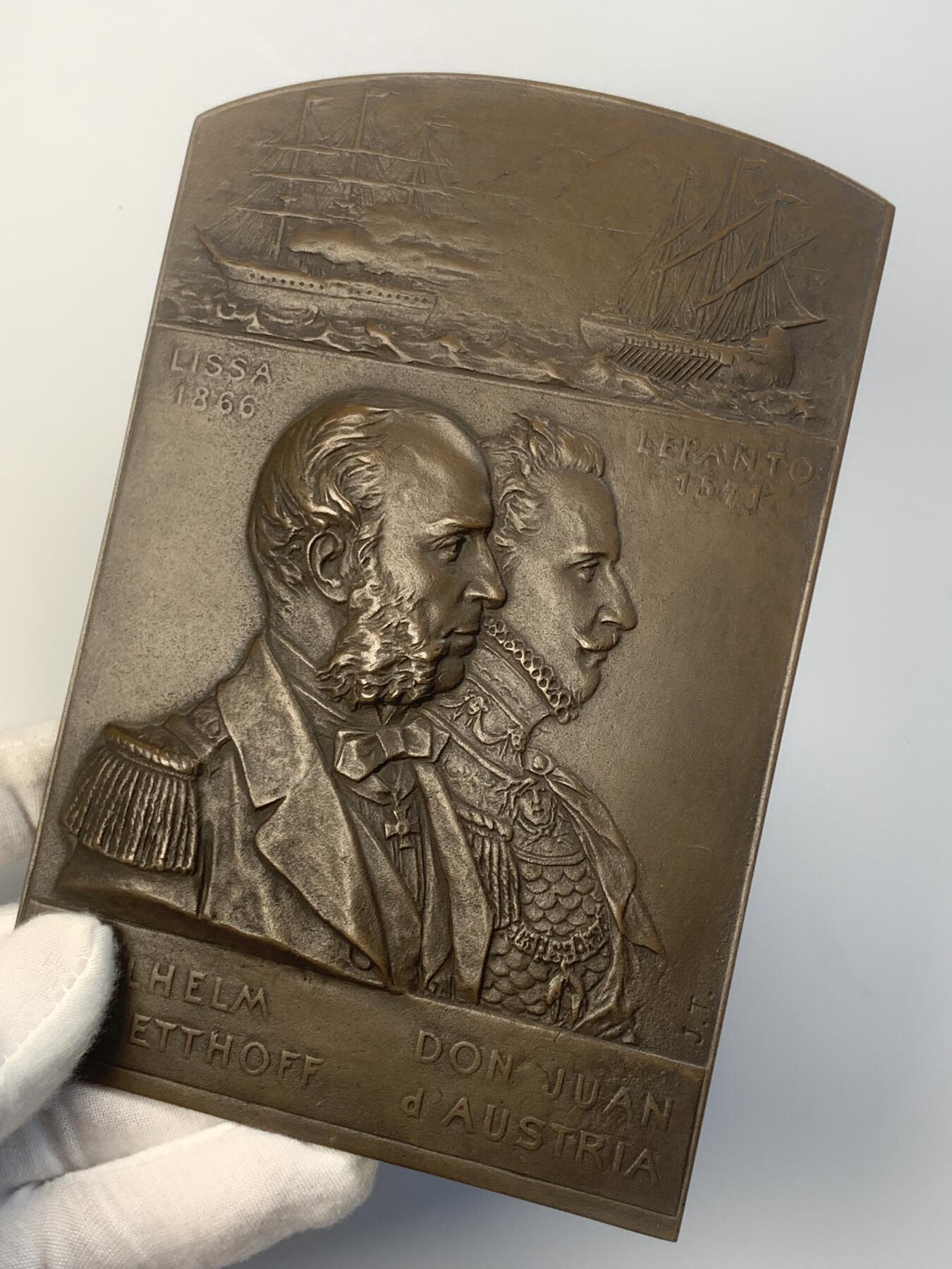 掌中浮雕-藏着的欧洲第043场 纪念1866年的利萨海战和1571年的勒班陀海战中的胜利铜章，尺寸：159 x 108mm。目录编号Strothotte 1905-6，Wurzbach 4166。大师 J. Tautenhayn作品