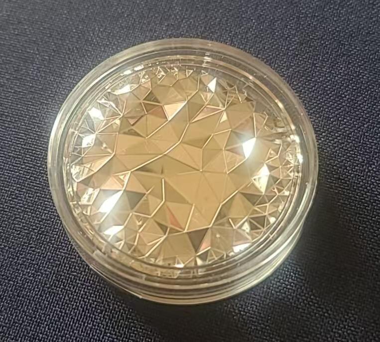 ❤️【币观天下】❤️ 第332期钱币拍卖- 2025.11.28周五晚上6点半场-长期征集拍品 库克2022年折射岩石2盎司加厚纪念银币  999银2盎司，直径38.61毫米，发行1777枚，带证书包装。