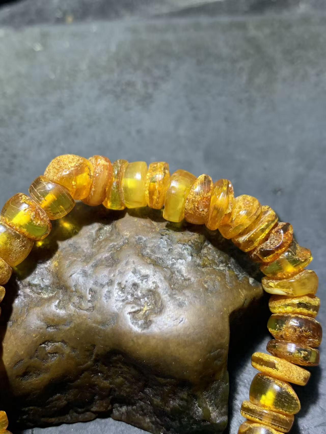 天然原矿俄料蜜蜡原皮随形手串1条！