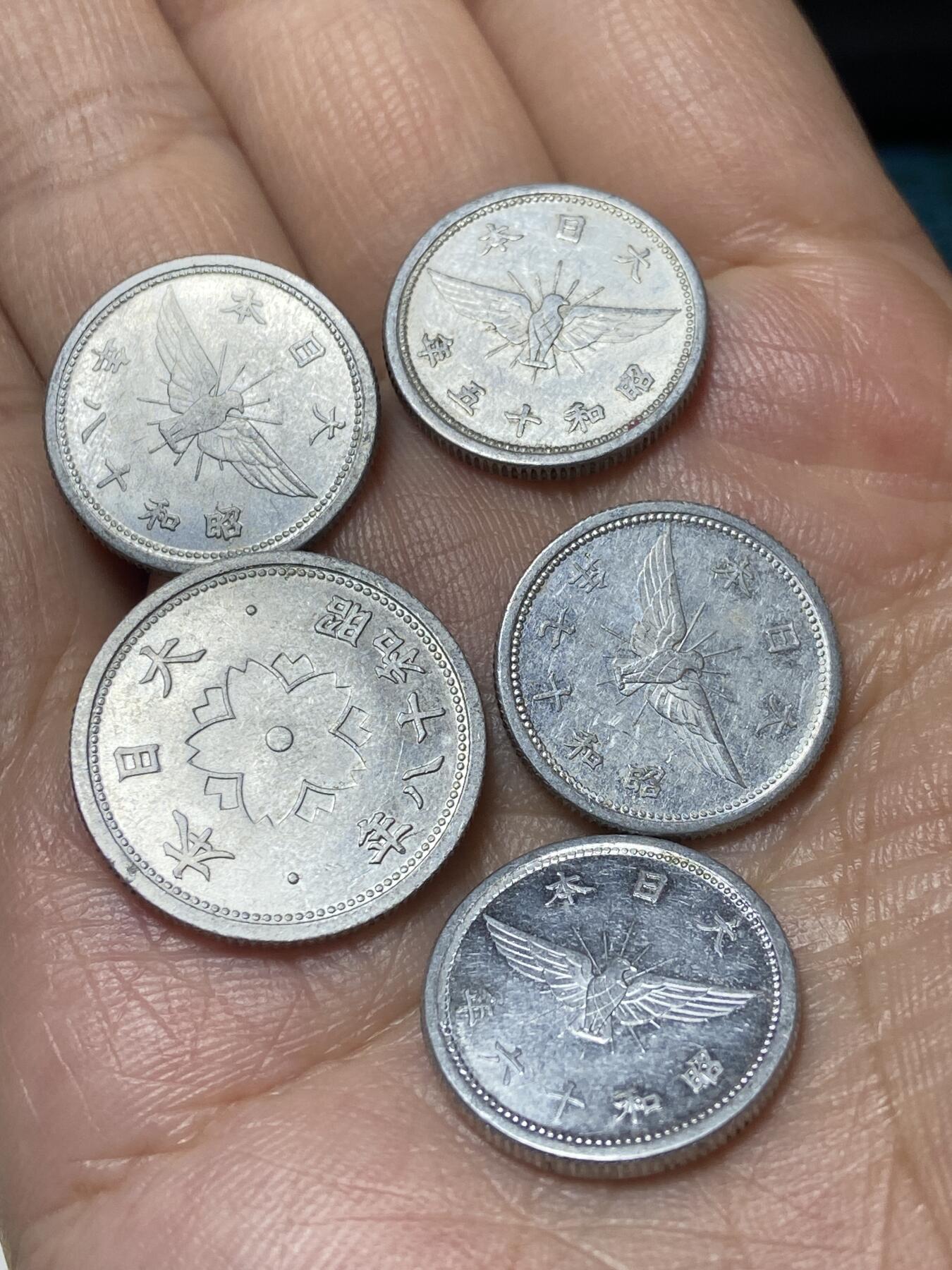 2025年第一百三十二场(总第一百五十八场）外国好品纸夹散币场(免佣金) 日本5枚：昭和十八年5钱10钱，昭和15年16年17年5钱(包含减重薄厚版)