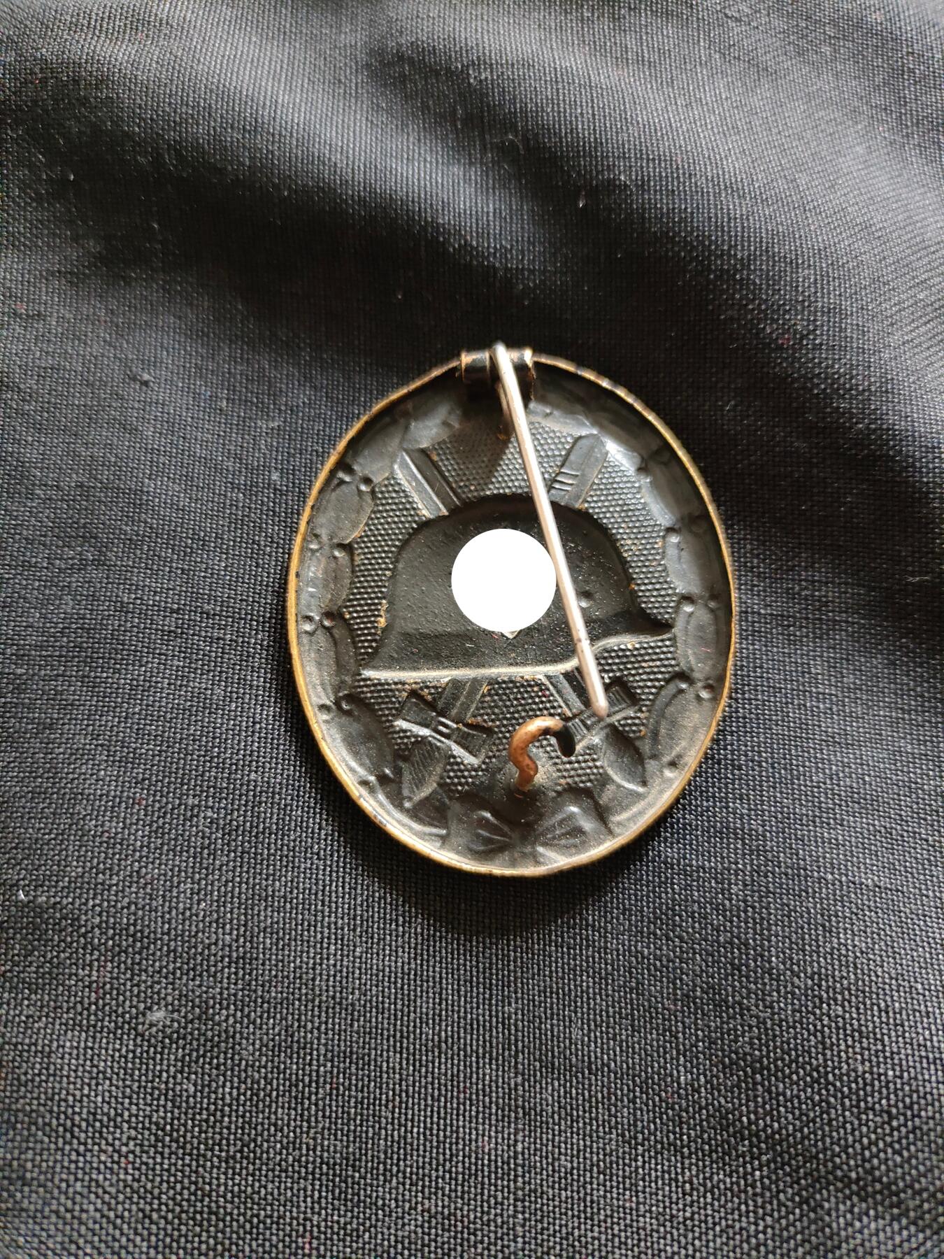 时顺第二十六拍 铭记历史，珍爱和平 德国特殊时期铜黑战伤奖章，得主自行将别针截断，方便佩戴