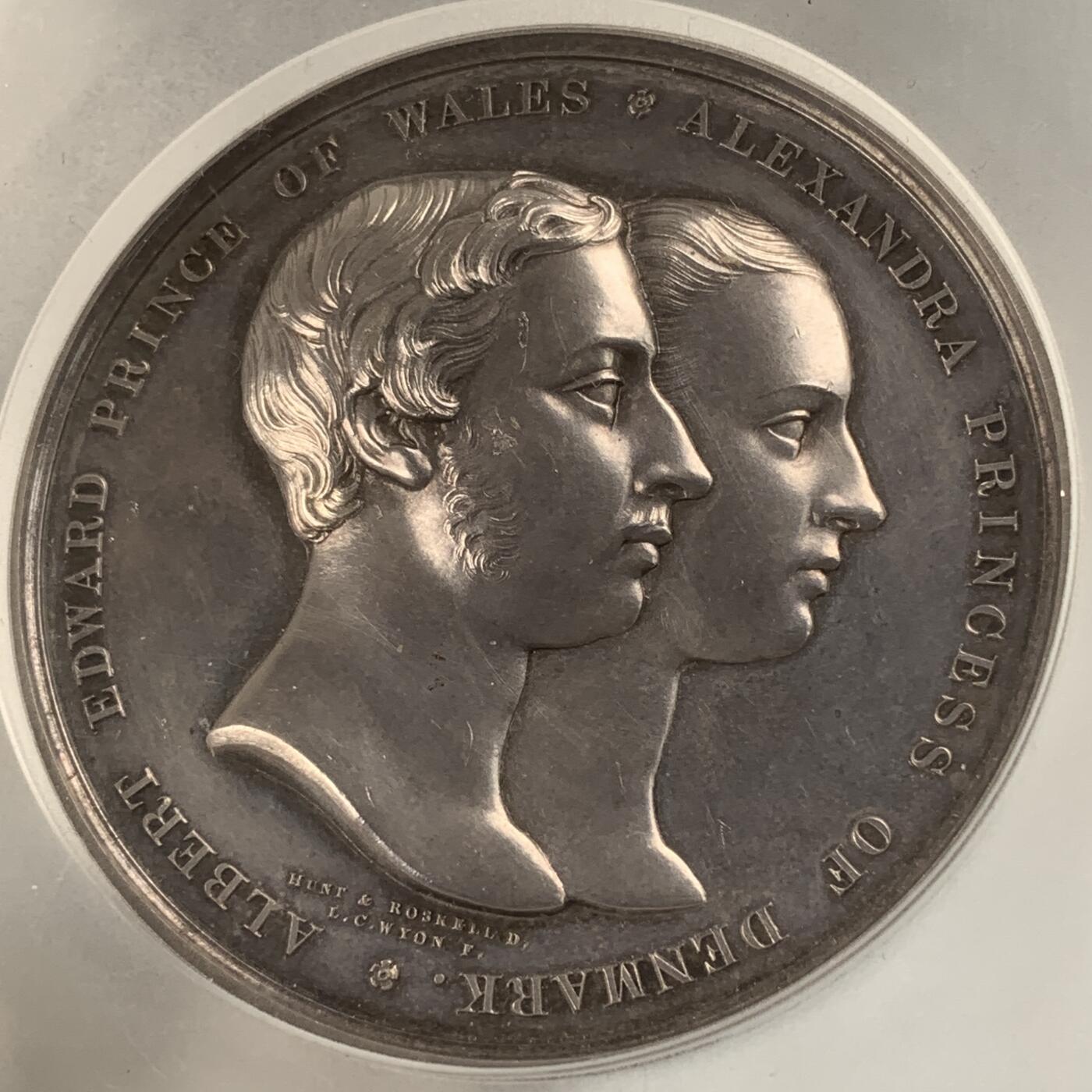 掌中浮雕-藏着的欧洲第043场 PCGS SP62 : 1863年英国威尔士亲王爱德华与丹麦亚历山德拉公主大婚纪念银章，63mm