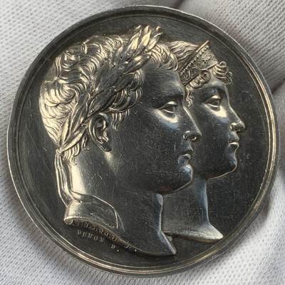 掌中浮雕-藏着的欧洲第043场 - 1810年拿破仑和玛丽亚·路易丝在巴黎卢浮宫举行婚礼原铸银章，41mm，原铸银章