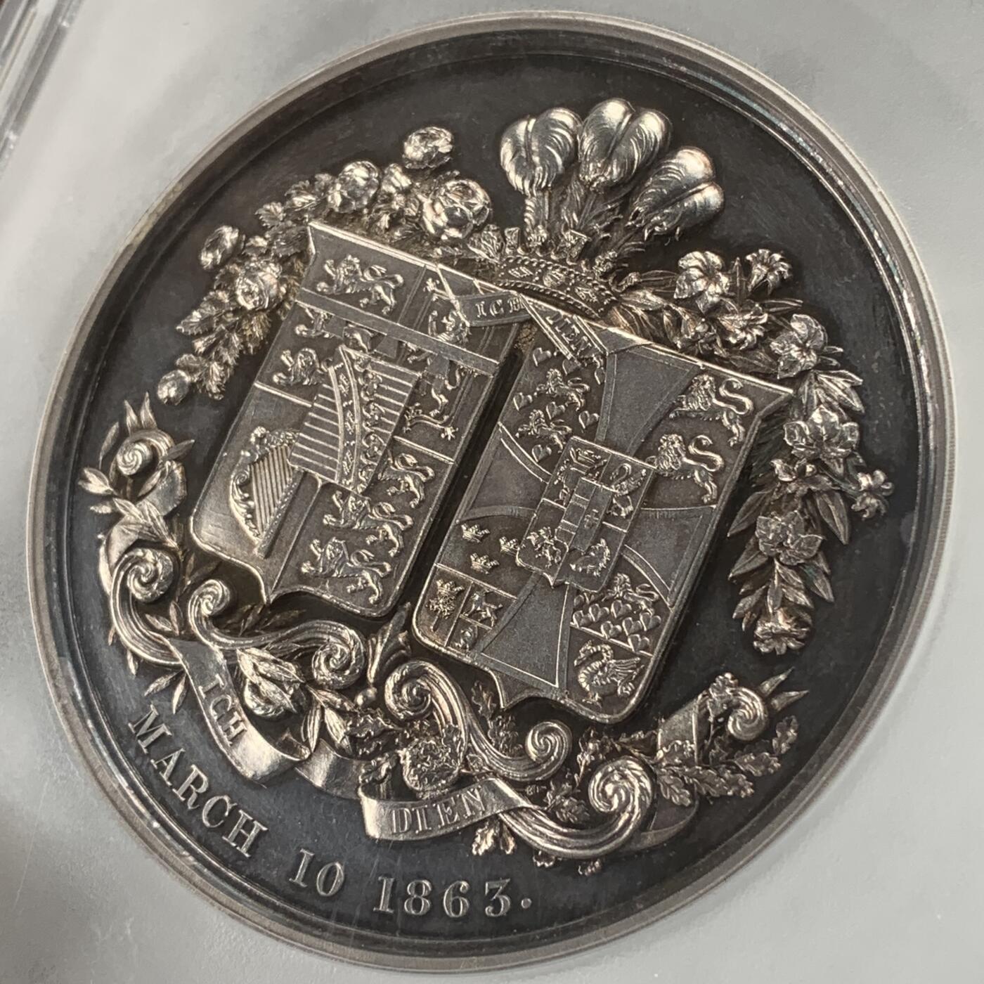 掌中浮雕-藏着的欧洲第043场 PCGS SP62 : 1863年英国威尔士亲王爱德华与丹麦亚历山德拉公主大婚纪念银章，63mm