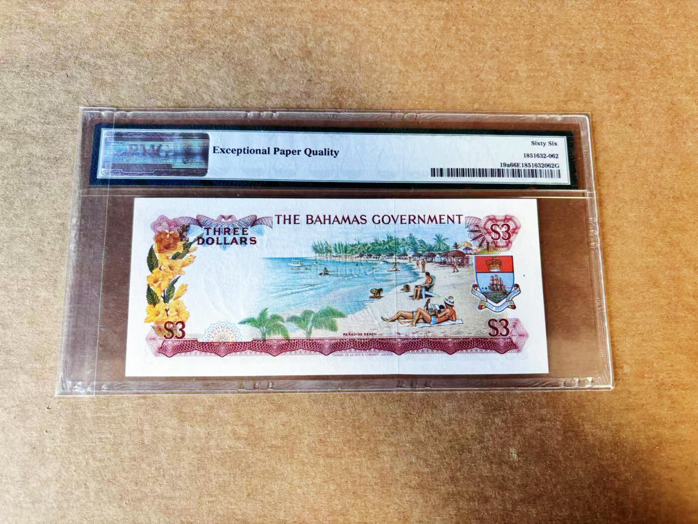 【Blue Auction】世界纸币精拍第755期——18级TOP拍卖/信誉/品质/专业/高效💫 【初版A冠】巴哈马 1965年3元 彩背 女王 PMG66EPQ 老壳
