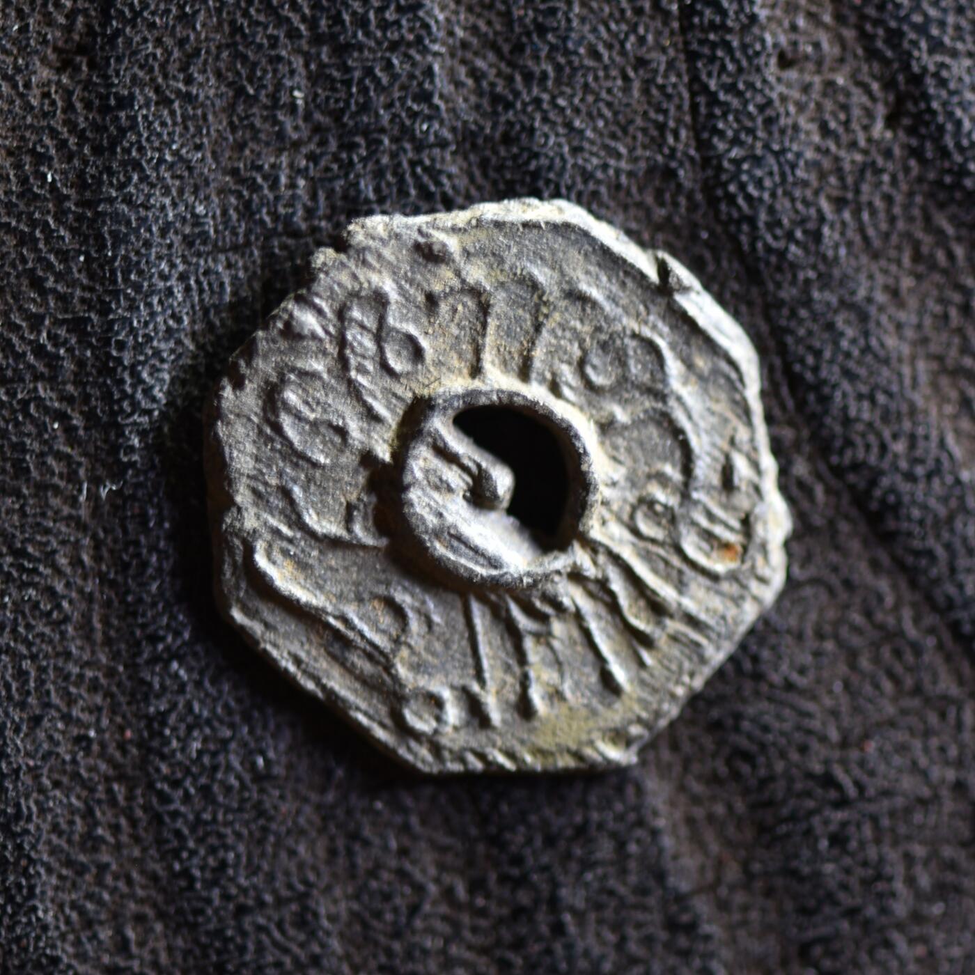 【良泉】第42期【自动场】12月4日晚19.30点开拍！99枚域外古代钱币专场  17-18世纪【海上丝绸之路】东南亚八角锡钱（半满穿），1.17克