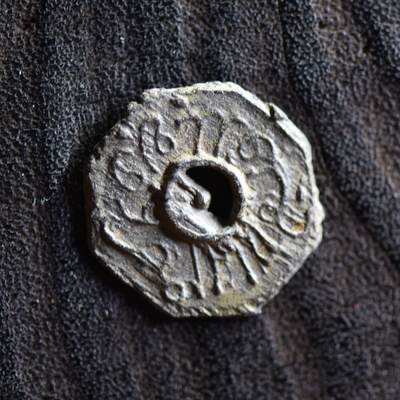 【良泉】第42期【自动场】12月4日晚19.30点开拍！99枚域外古代钱币专场  - 17-18世纪【海上丝绸之路】东南亚八角锡钱（半满穿），1.17克