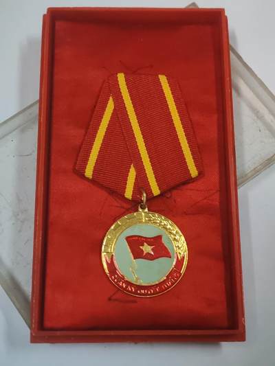 韵星假日拍卖第三十一期 -- Rimey Holidays Auction 31 - 越南社会主义共和国决胜军旗奖章 带原盒略