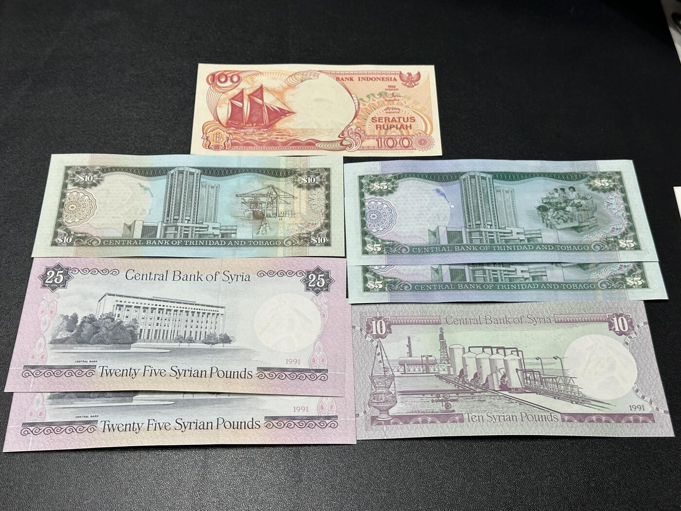 《外钞收藏家》第五百八十八期（优质场）（本平台长期征集拍品、欢迎藏友们联系合作） 印尼100卢比+特里达尼亚和多巴哥3张+叙利亚3张 一起 全新UNC