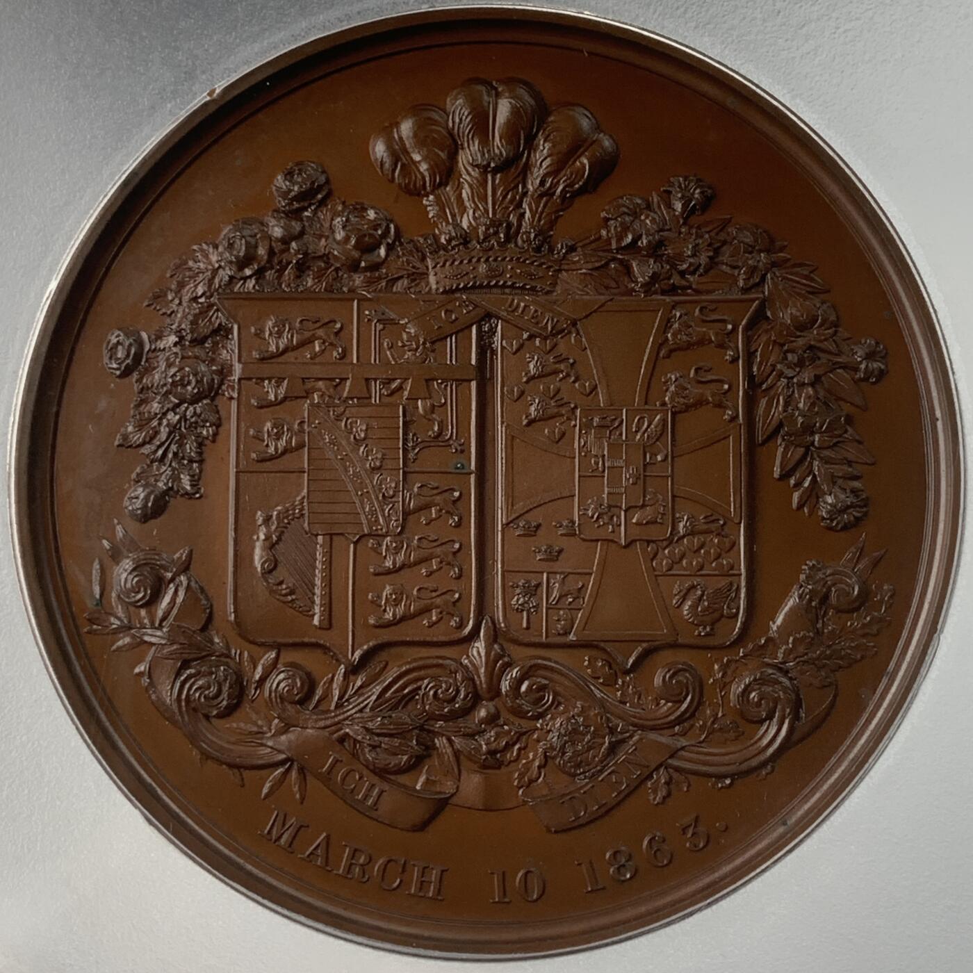 掌中浮雕-藏着的欧洲第043场 PCGS SP67 : 1863年英国威尔士亲王爱德华与丹麦亚历山德拉公主大婚纪念铜章，63mm