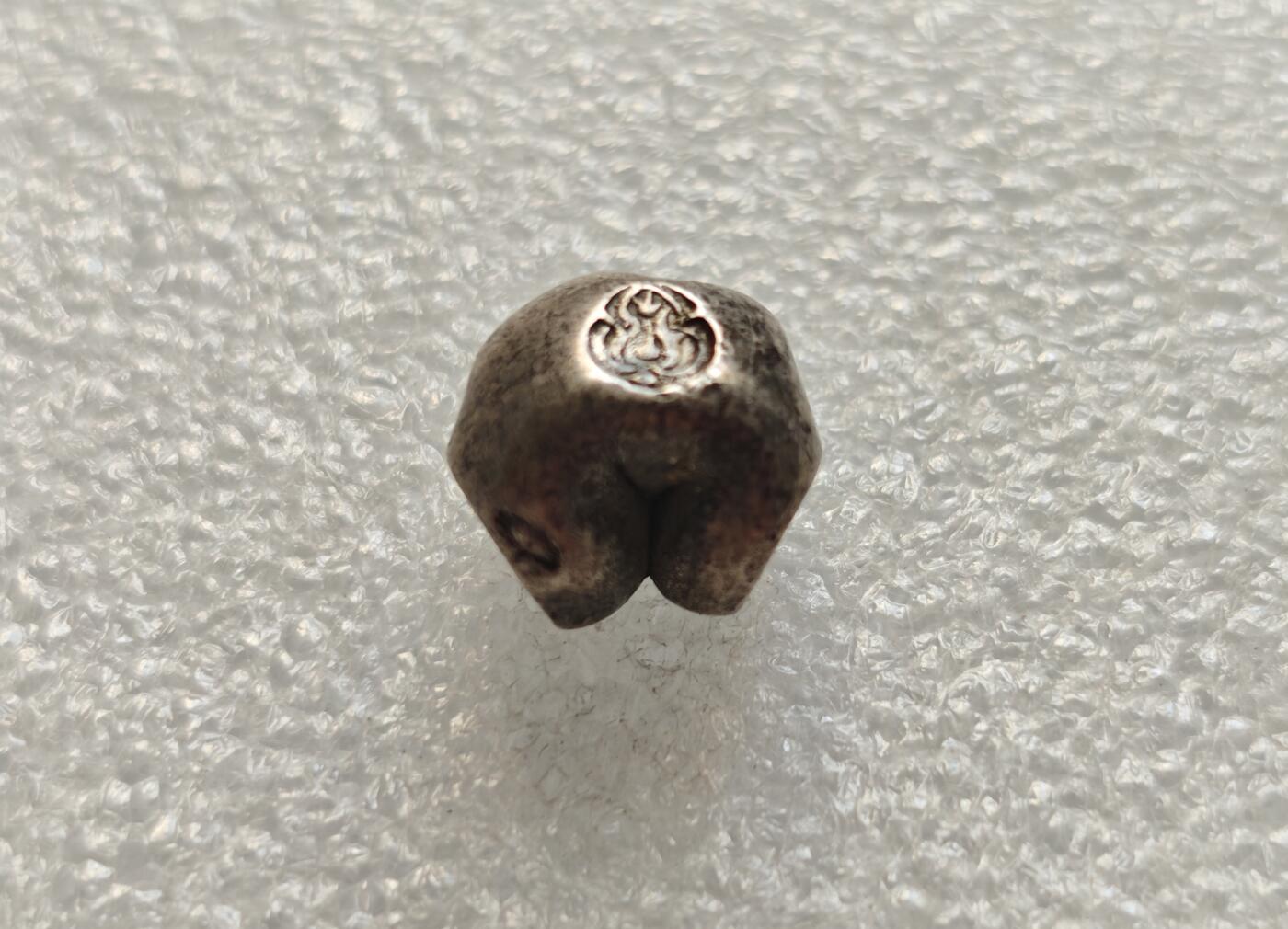 瓶子🏺第218期拍卖会  拉玛三世四世屁股锭银锭  1泰铢银锭  深打好品  这个品种好品越来越贵  目前基本都在150刀以上了