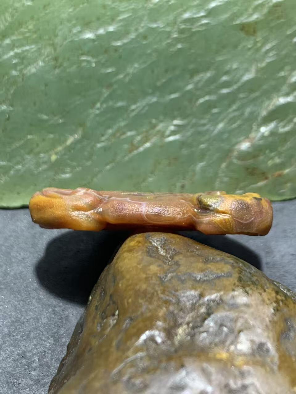 精美亚光高玉化战国红玛瑙雕刻平安如意锁吊坠一个，