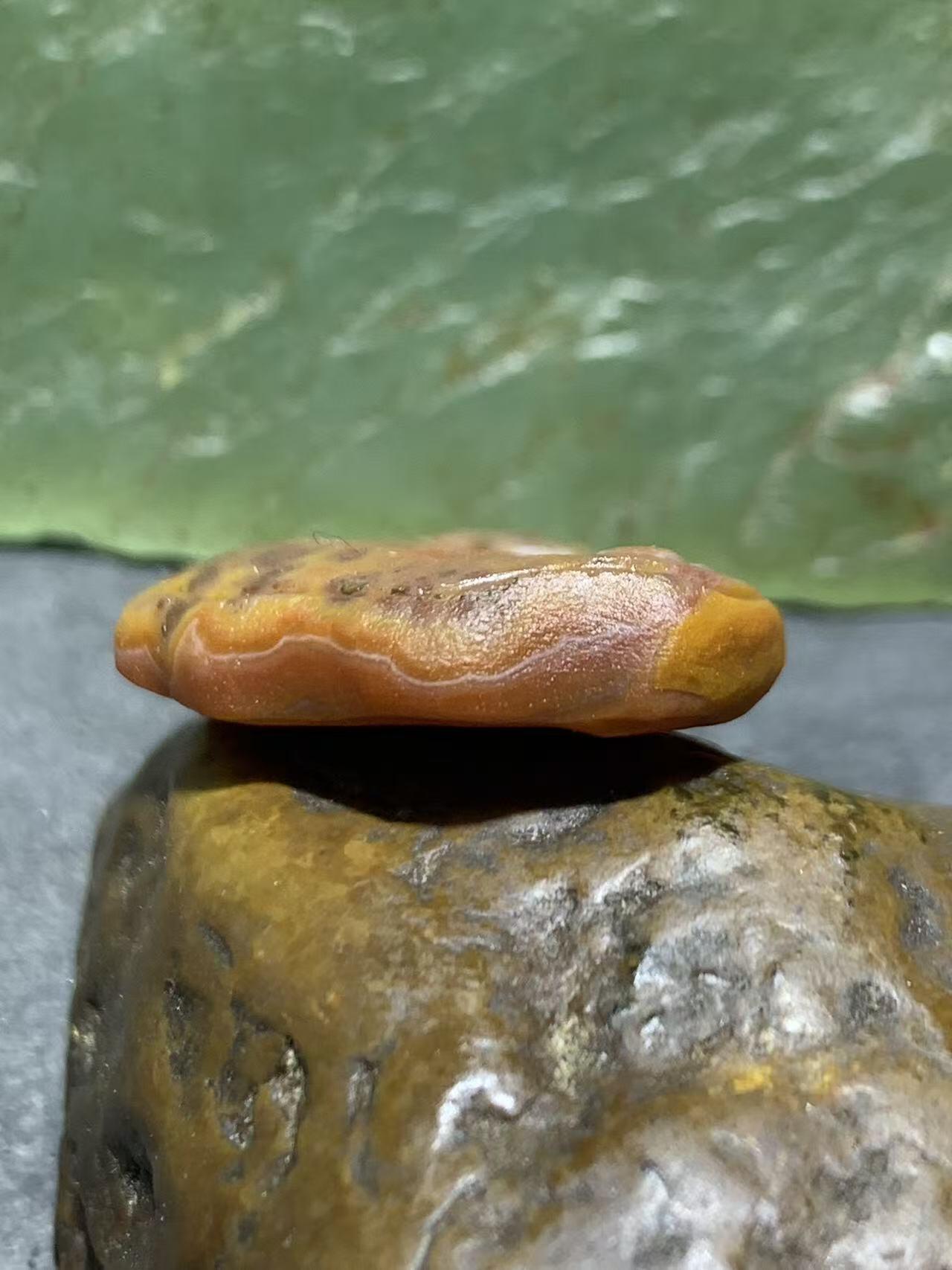 精美亚光高玉化战国红玛瑙雕刻平安如意锁吊坠一个，