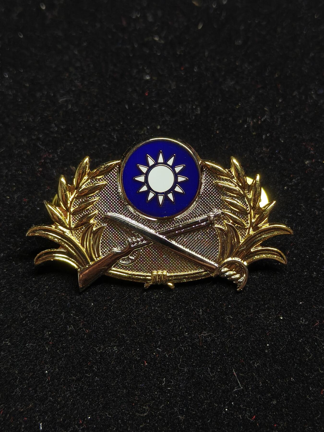 铭记历史 勿忘国耻 抗战胜利80周年精品专场 第二场 陆军司令部 金银双色荣誉徽章