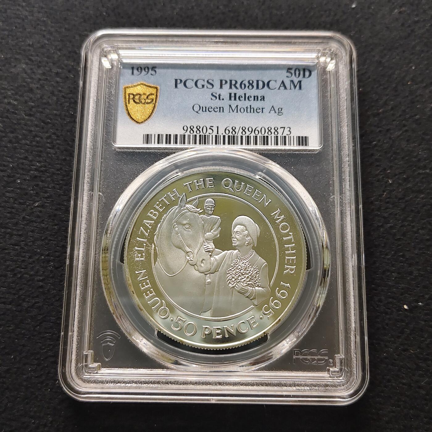 【全场包邮】纯粹捡漏拍481场（免费代拍第18场） 圣赫勒拿1995年50便士女王母亲伊丽莎白皇太后纪念系列献花精制克朗型纪念银币-PCGS PR68 DCAM