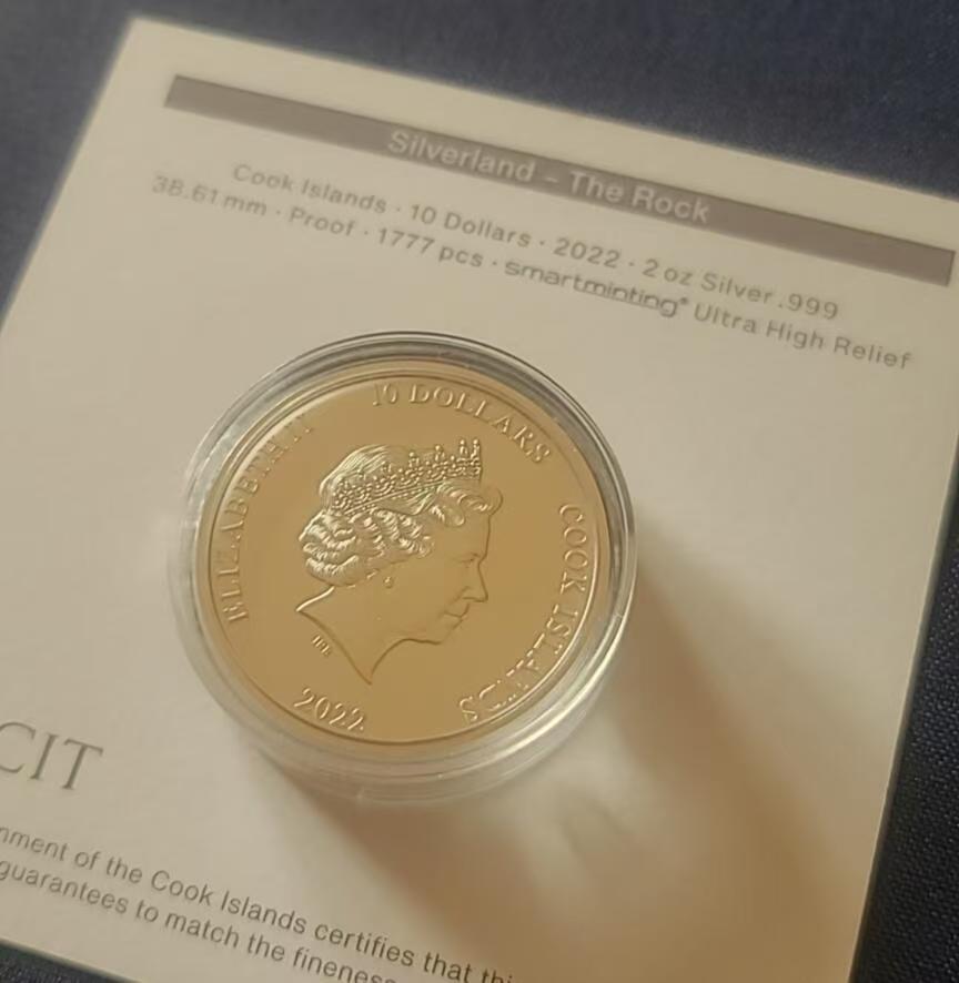 ❤️【币观天下】❤️ 第332期钱币拍卖- 2025.11.28周五晚上6点半场-长期征集拍品 库克2022年折射岩石2盎司加厚纪念银币  999银2盎司，直径38.61毫米，发行1777枚，带证书包装。