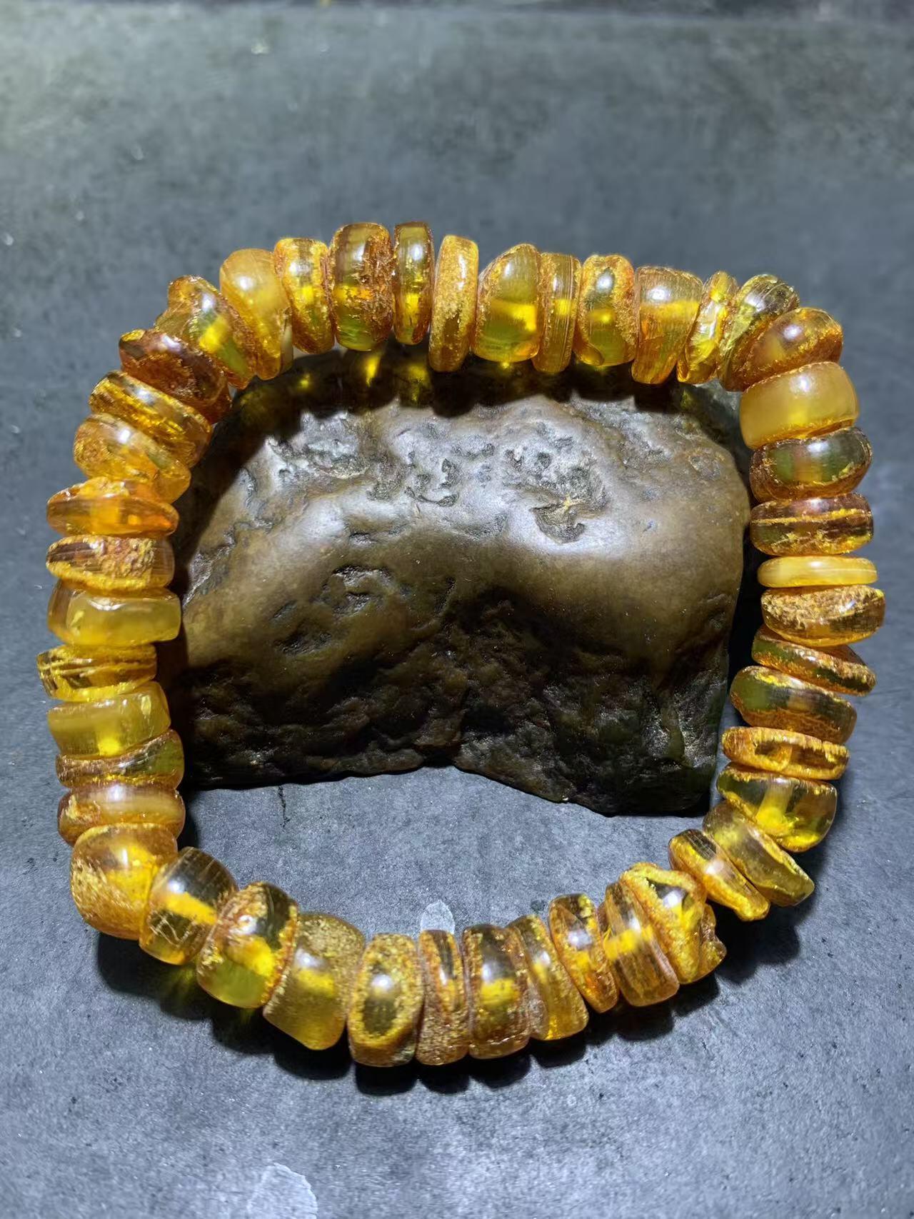 天然原矿俄料蜜蜡原皮随形手串1条！