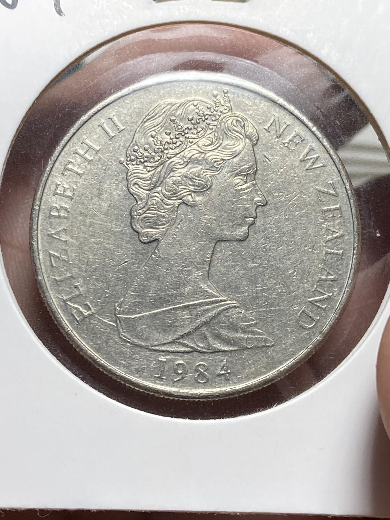 2025年第一百三十二场(总第一百五十八场）外国好品纸夹散币场(免佣金) 少见–新西兰🇳🇿1984年20分(伊丽莎白二世中年花冠，低浮雕版，o版加拿大造，首发年仅发行2年)