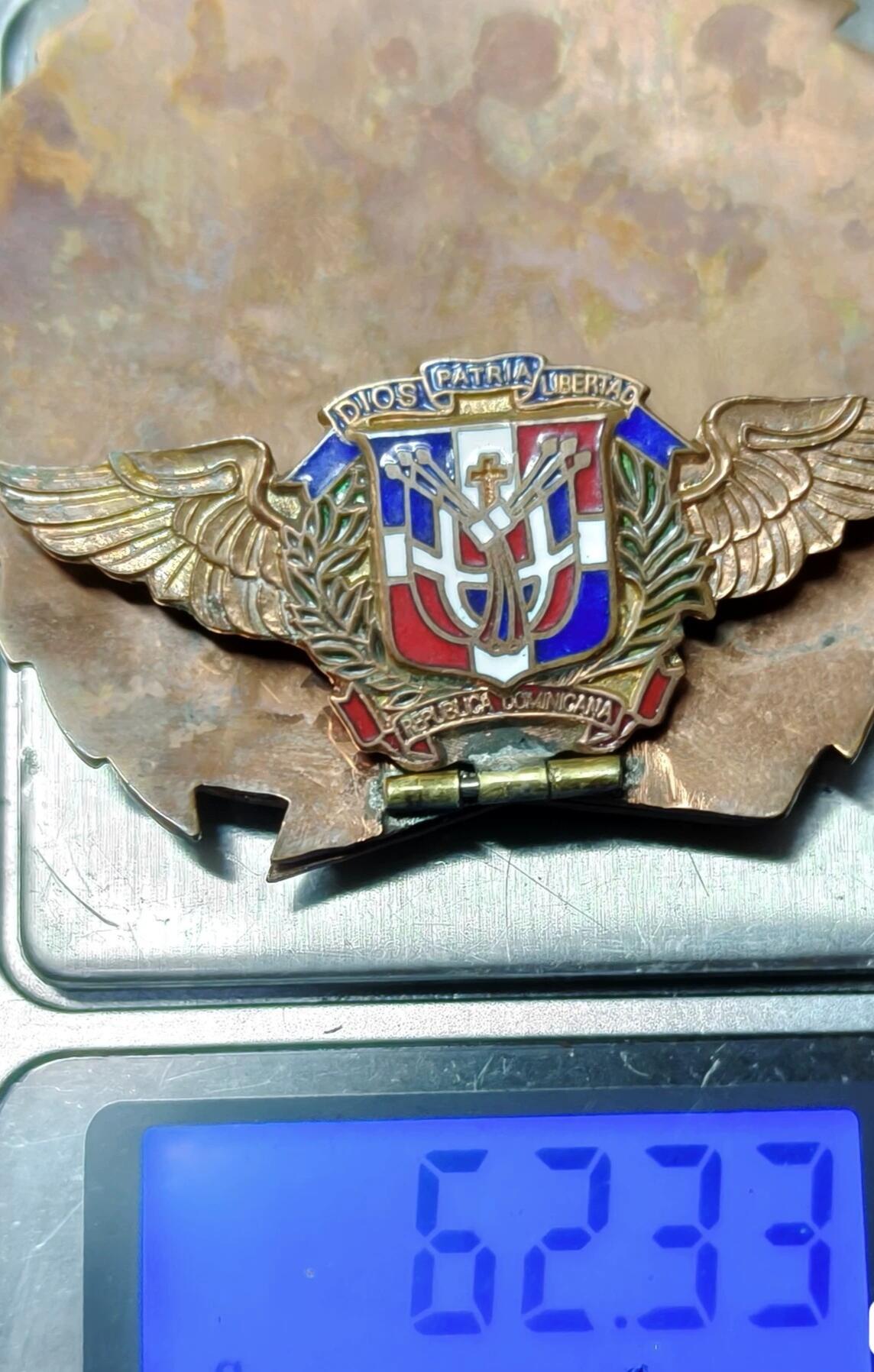 铭记历史 勿忘国耻 抗战胜利80周年精品专场 第二场 一等金级多米尼加航空功绩勋章 该章铜质镀金珐琅 尺寸巨大   克重追平星芒类勋章一等只授予将军级