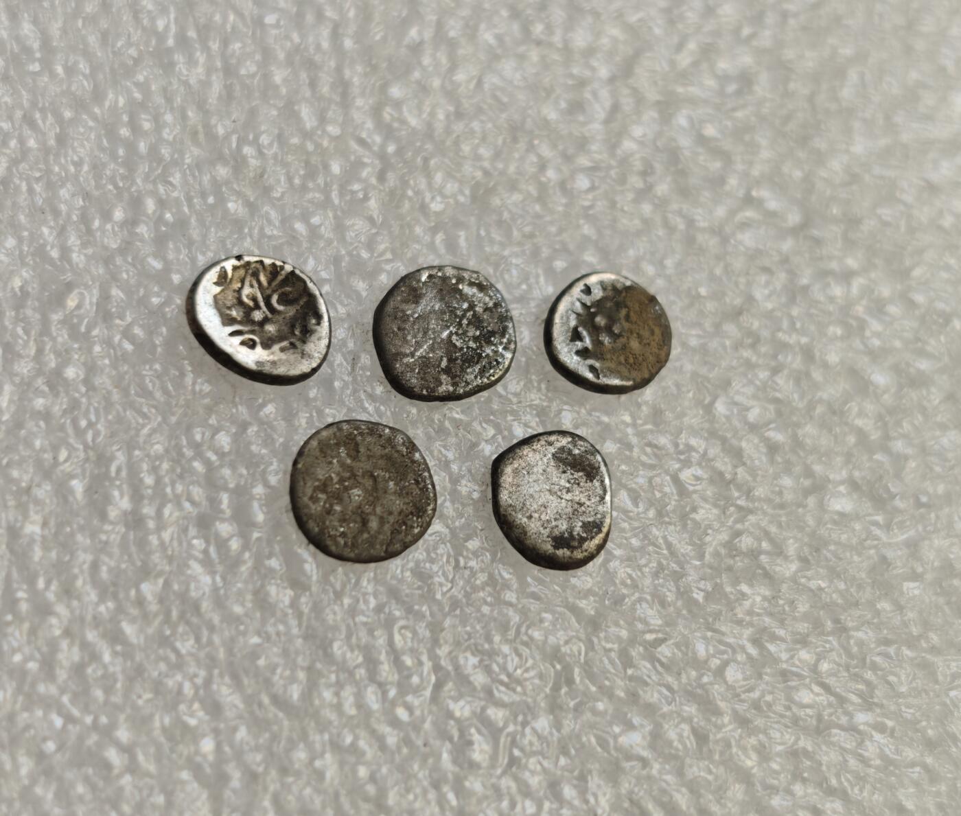 瓶子🏺第218期拍卖会  中亚伊斯兰国家打制银币5枚  有一枚小车轮图案