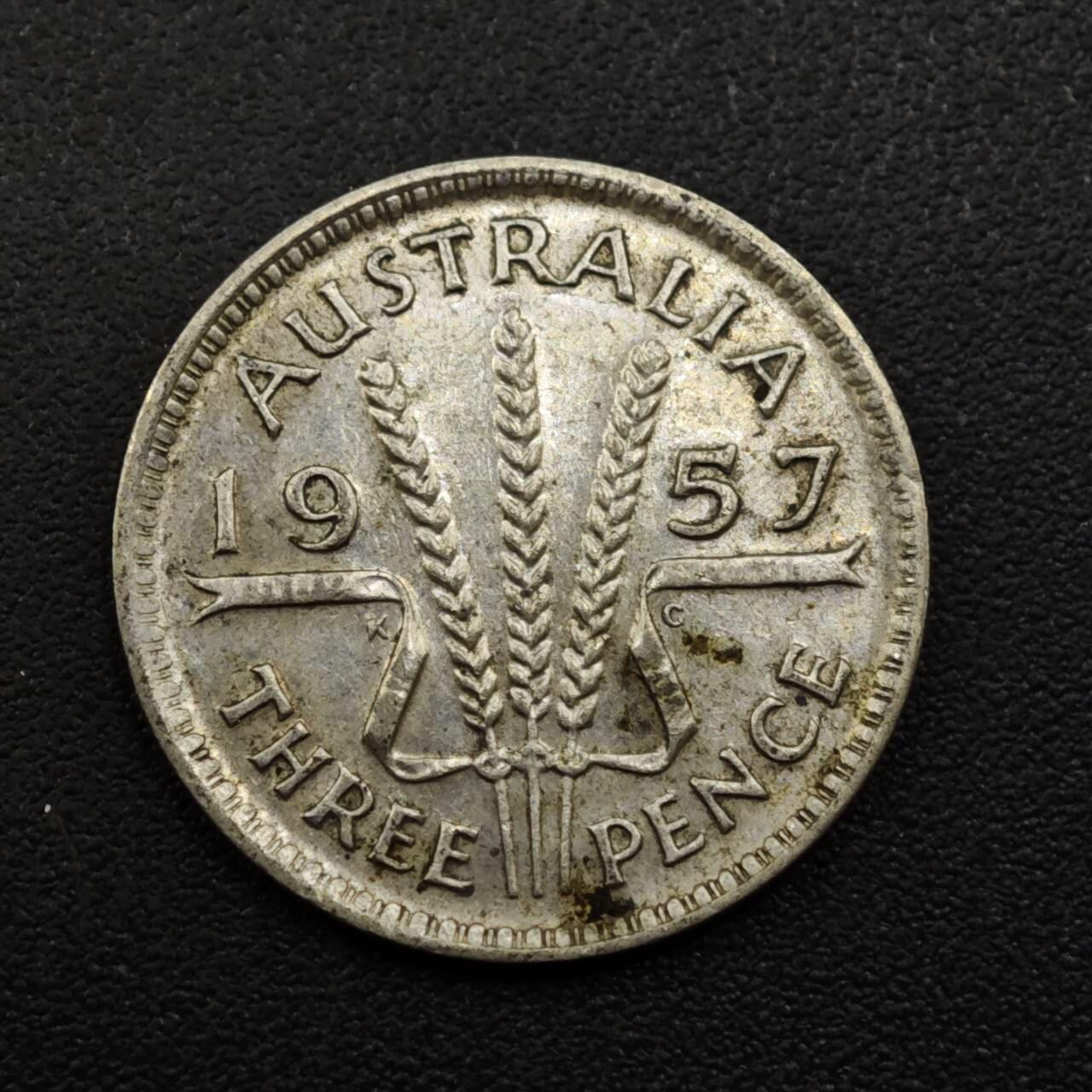 【淘币小摊】实时拍第八百零九拍   散币场   满百包邮可预留二周 每周一统一发货   澳大利亚1957年伊丽莎白二世3便士银币