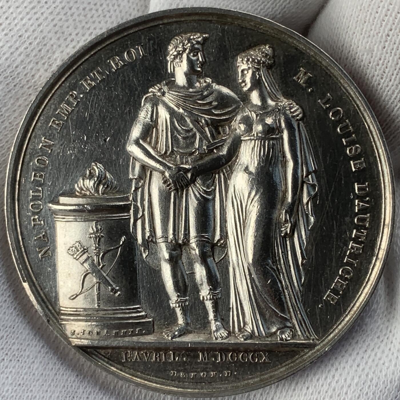掌中浮雕-藏着的欧洲第043场 1810年拿破仑和玛丽亚·路易丝在巴黎卢浮宫举行婚礼原铸银章，41mm，原铸银章