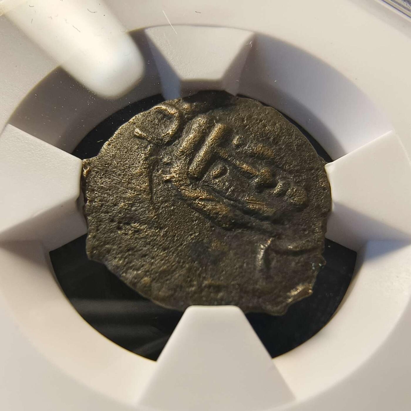 七河·世界钱币杂件水晶矿标小拍（总第29期） 藏家出品（9）k485 昭武九姓·石国 贝纳坎城铜币  本件拍品由合作藏家负责邮寄